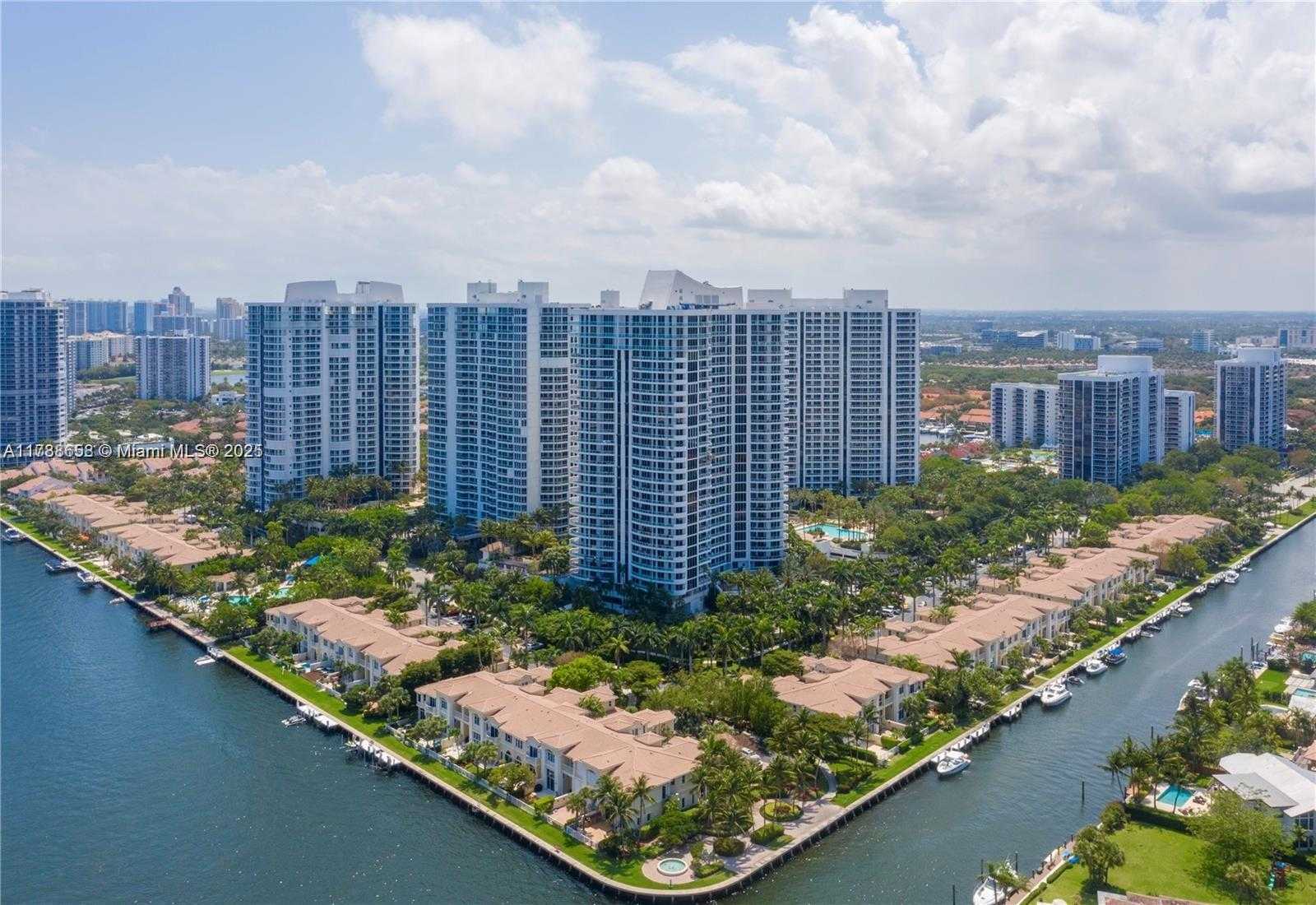 Small Image of 21200 POINT PL #1901, Aventura Number 42