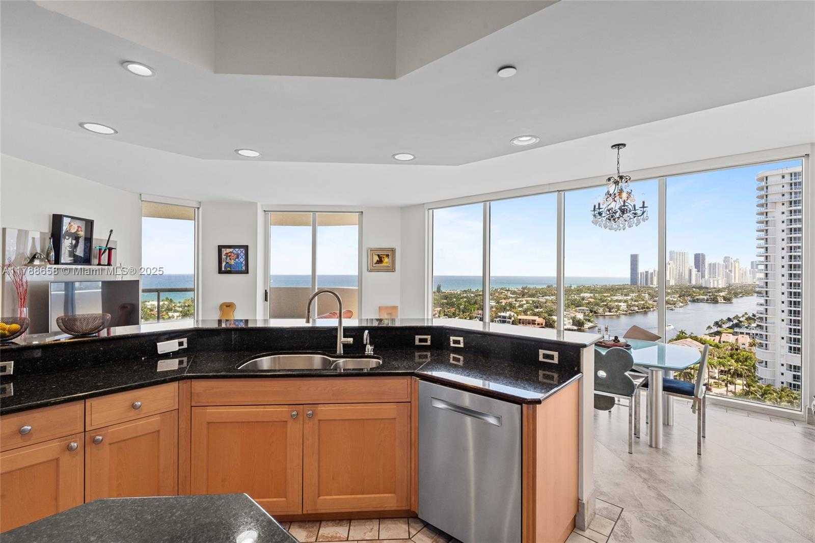 Small Image of 21200 POINT PL #1901, Aventura Number 5