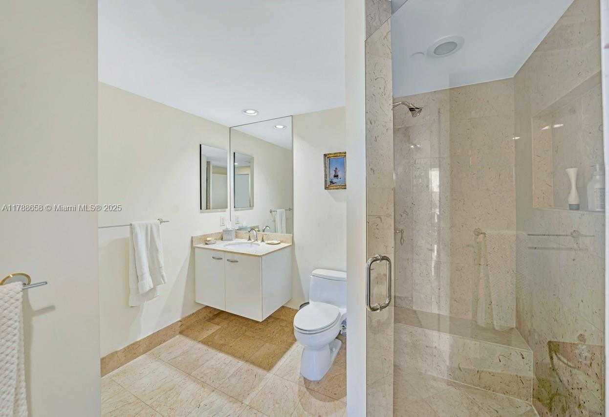 Small Image of 21200 POINT PL #1901, Aventura Number 54