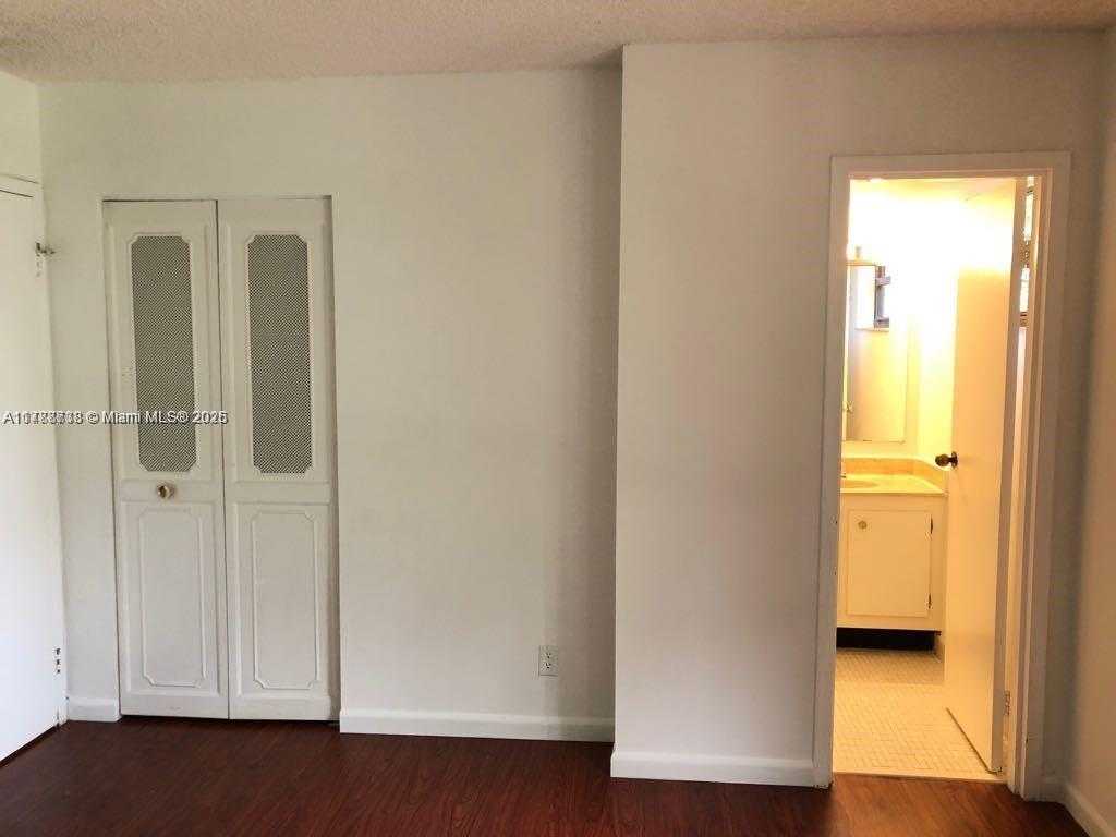 Small Image of 16909 NORTH BAY RD #211, Sunny Isles Beach Number 3