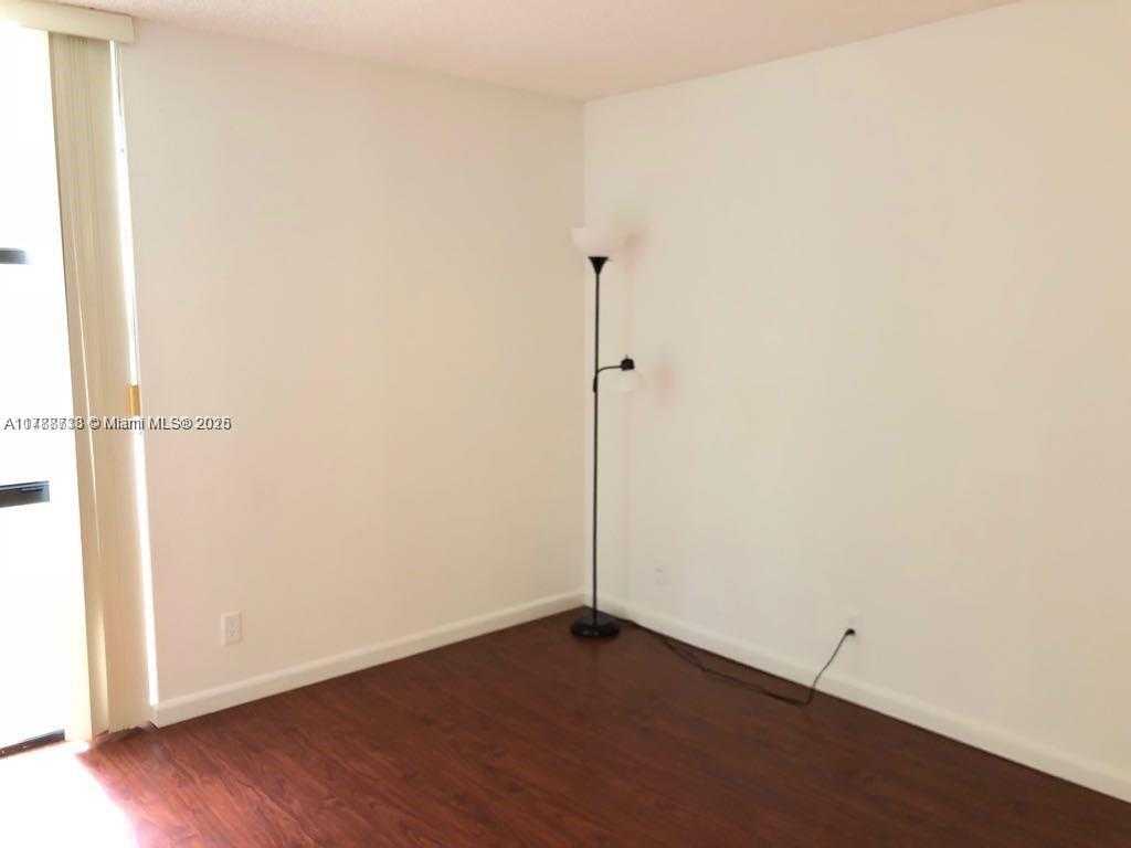 Small Image of 16909 NORTH BAY RD #211, Sunny Isles Beach Number 4