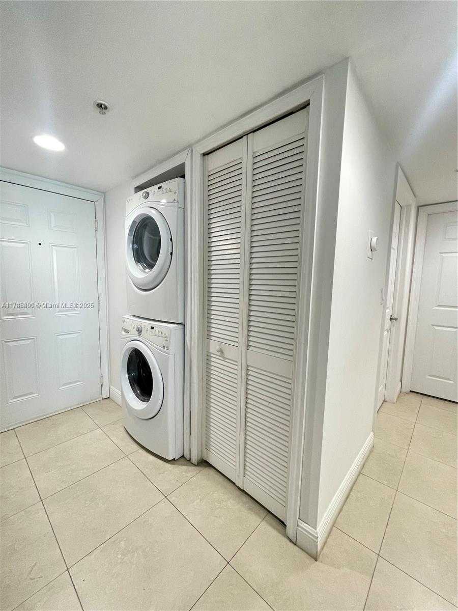 Small Image of 1690 #303, Miami Number 12
