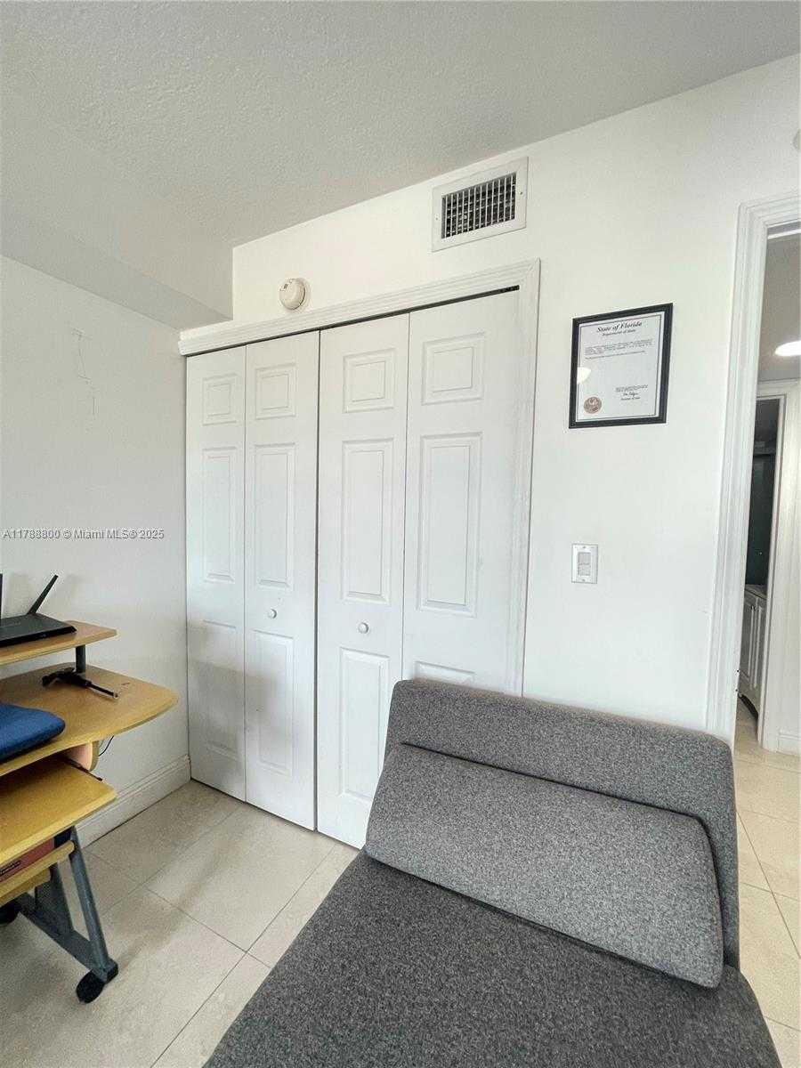 Small Image of 1690 #303, Miami Number 13