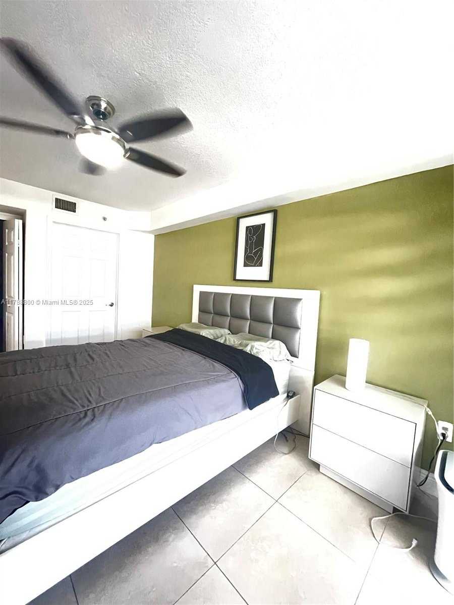 Small Image of 1690 #303, Miami Number 18