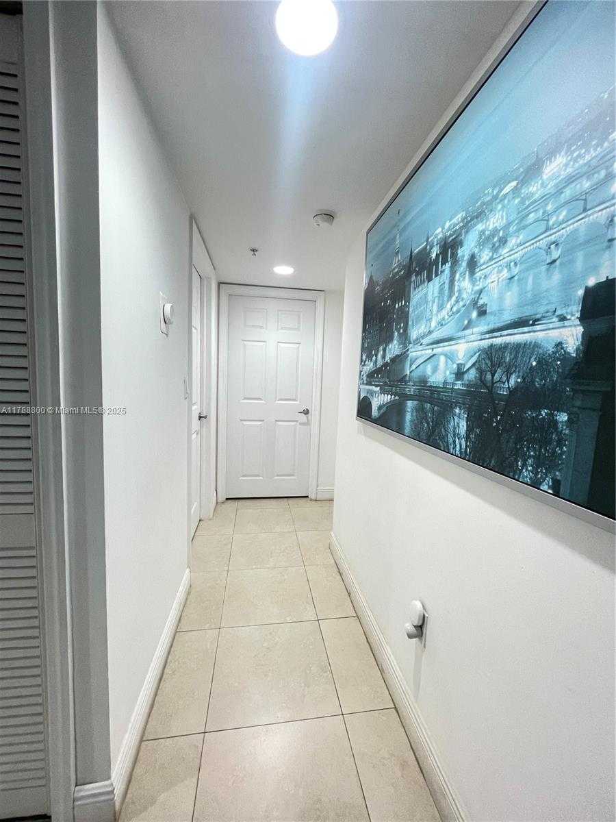 Small Image of 1690 #303, Miami Number 4