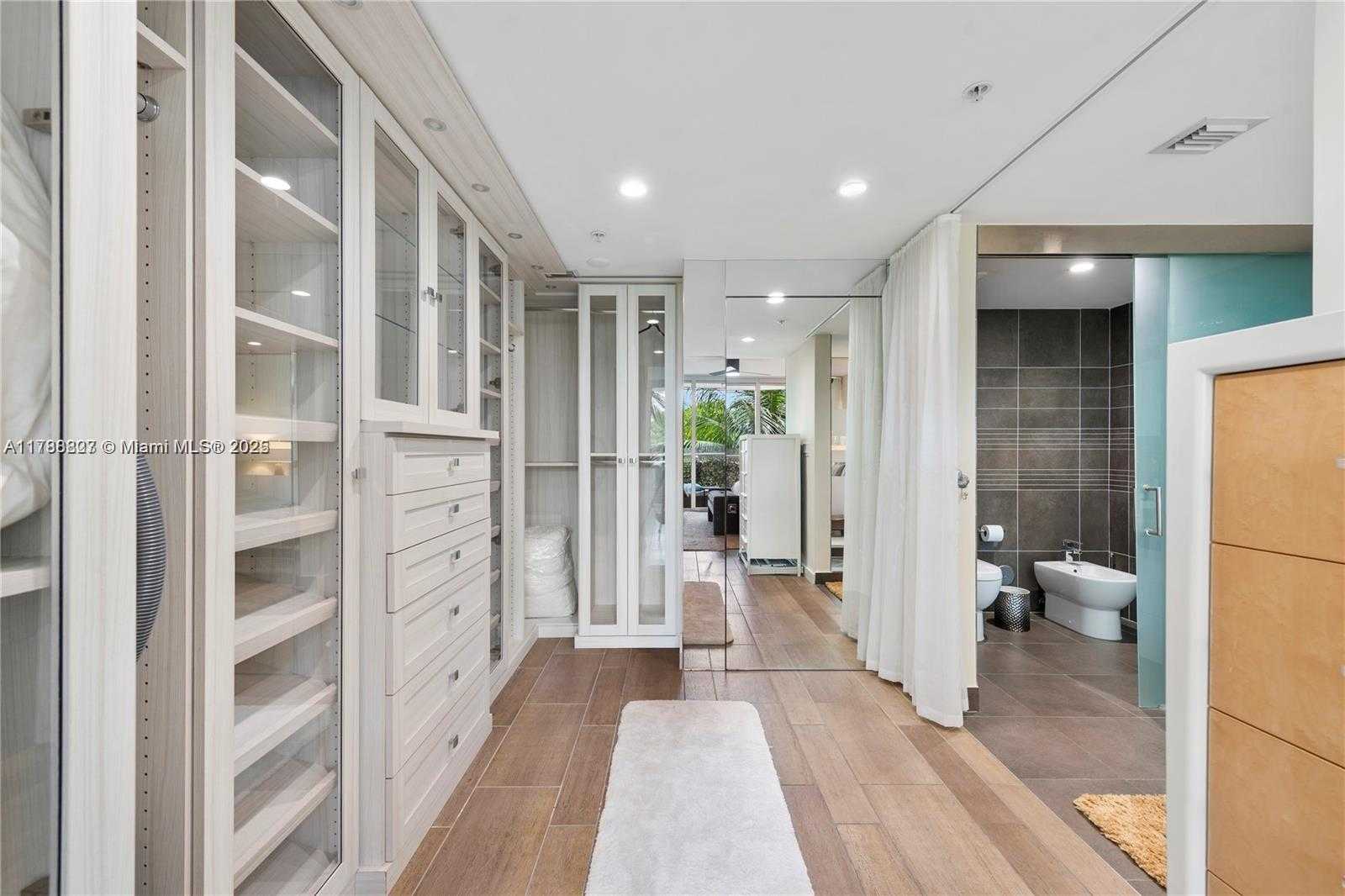 Small Image of 2155 WASHINGTON CT #309, Miami Beach Number 10