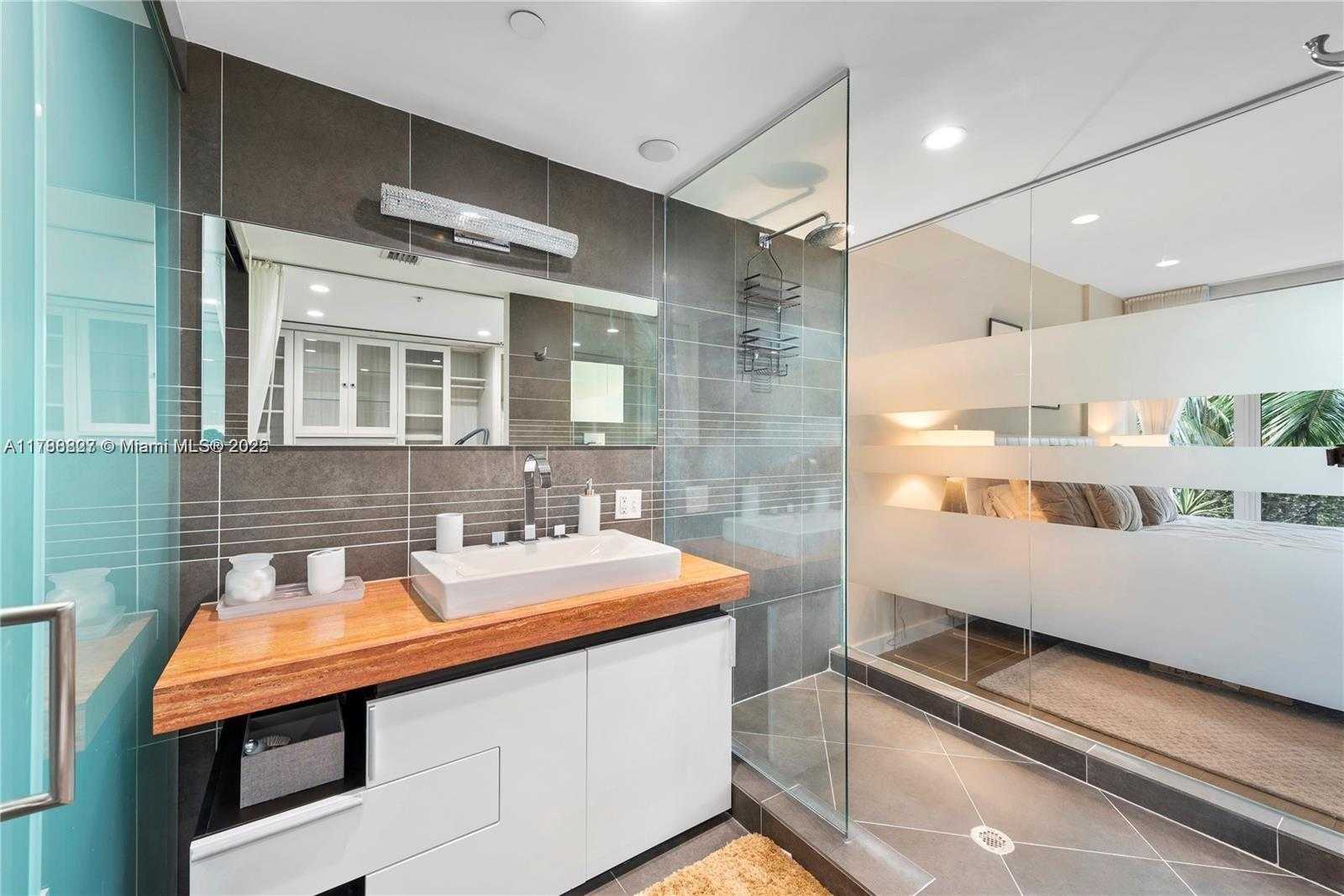 Small Image of 2155 WASHINGTON CT #309, Miami Beach Number 14
