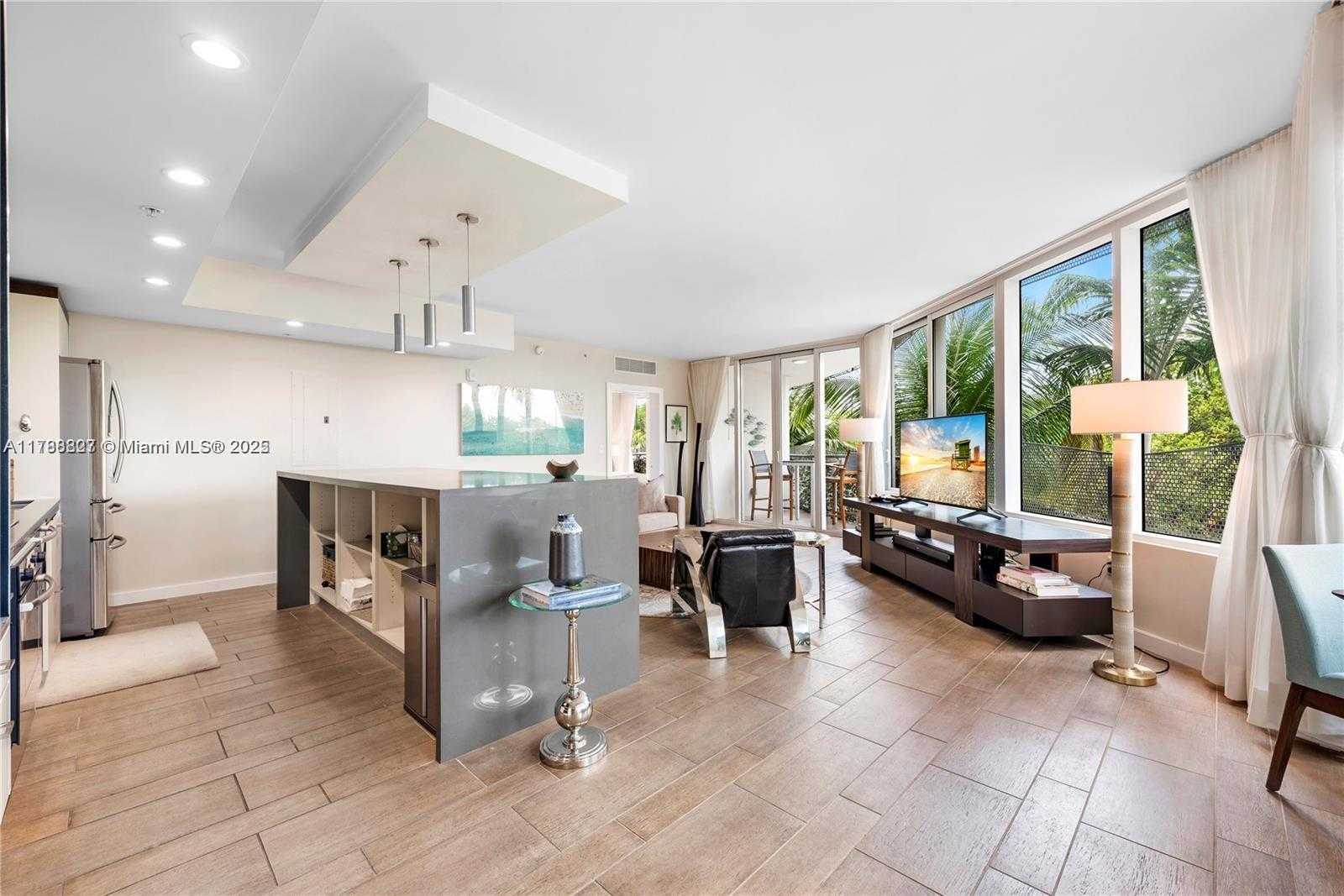 Small Image of 2155 WASHINGTON CT #309, Miami Beach Number 2