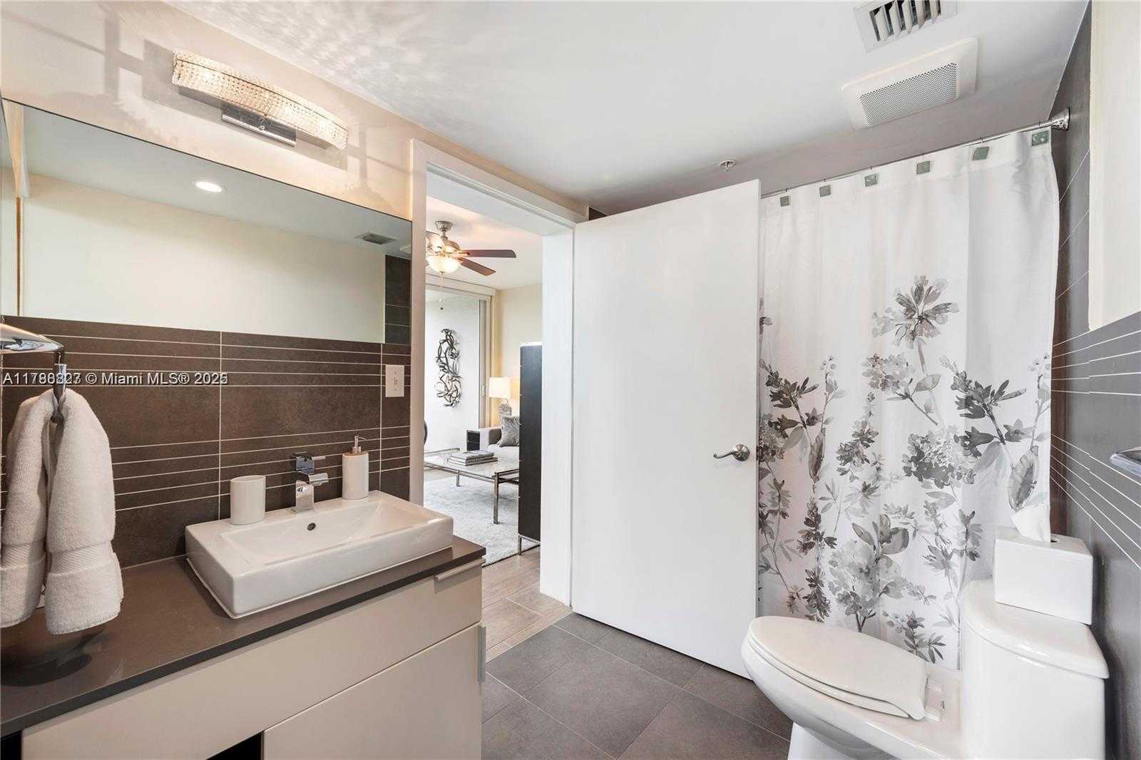 Small Image of 2155 WASHINGTON CT #309, Miami Beach Number 22