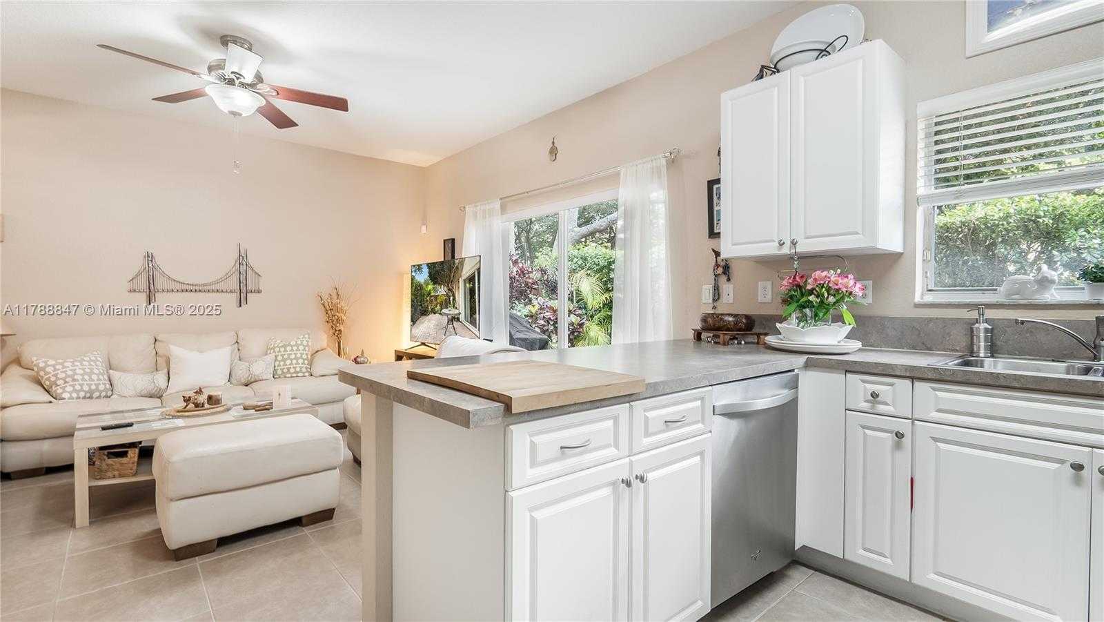 Small Image of 12752 SOUTH WEST 49TH CT, Miramar Number 14