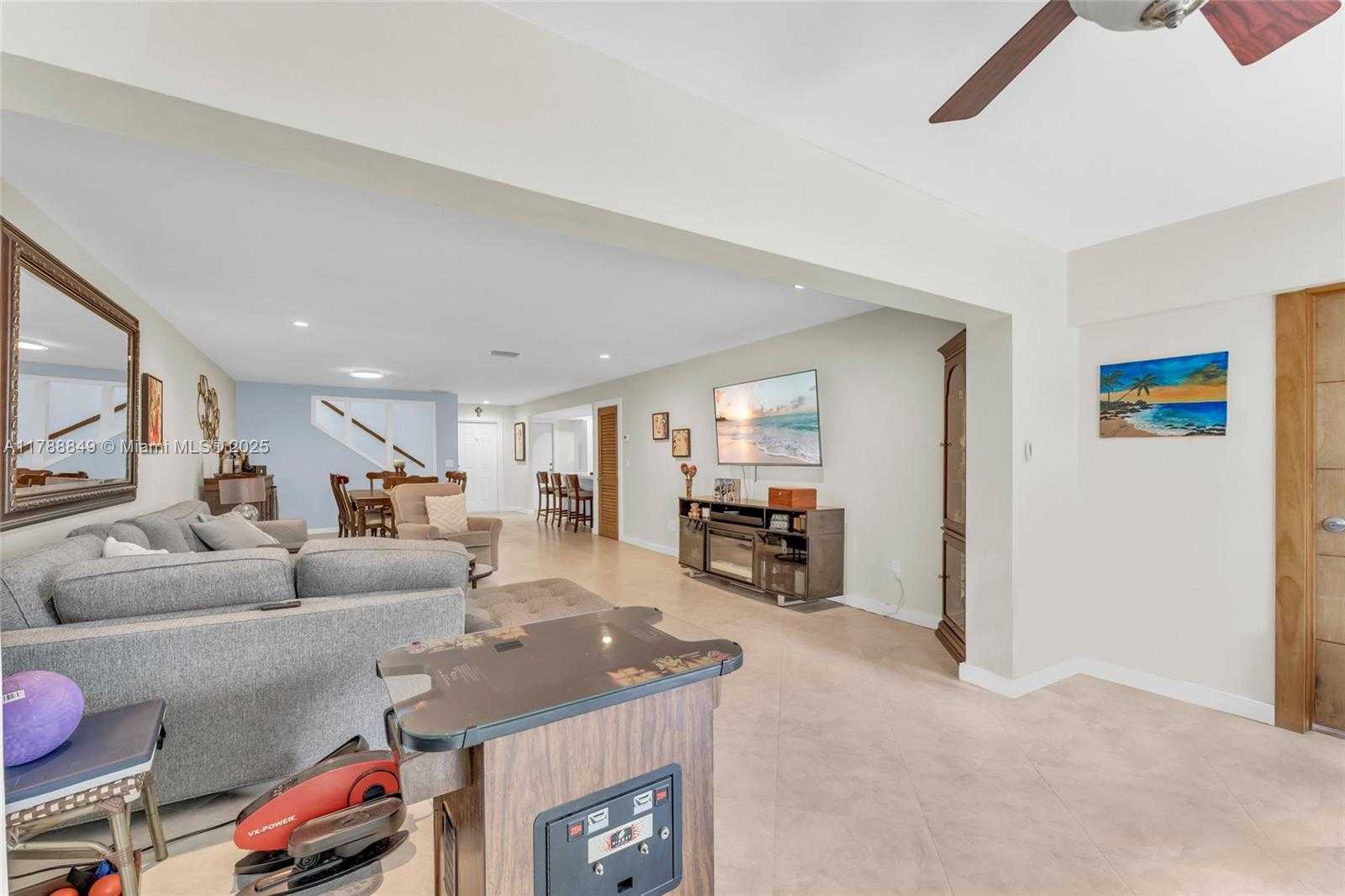 Small Image of 8735 SOUTH WEST 113TH CT, Miami Number 11