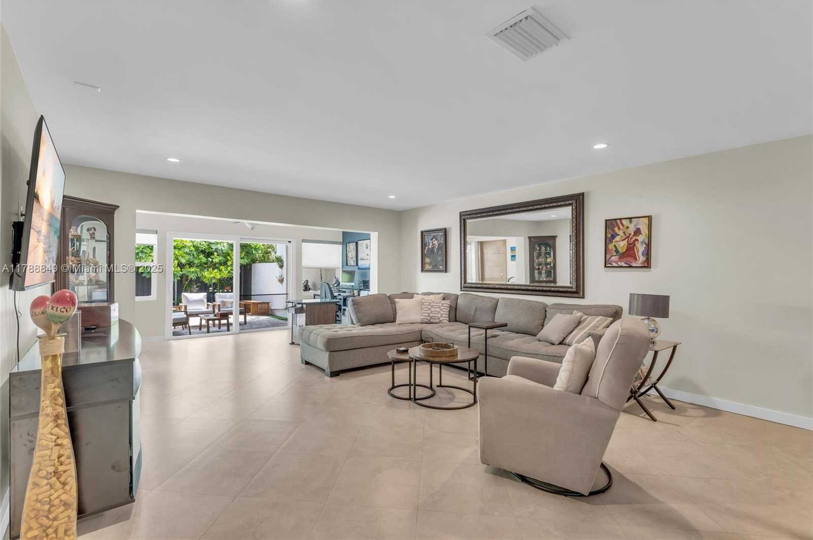 Small Image of 8735 SOUTH WEST 113TH CT, Miami Number 12