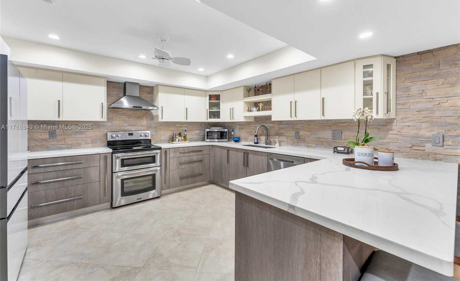 Small Image of 8735 SOUTH WEST 113TH CT, Miami Number 14