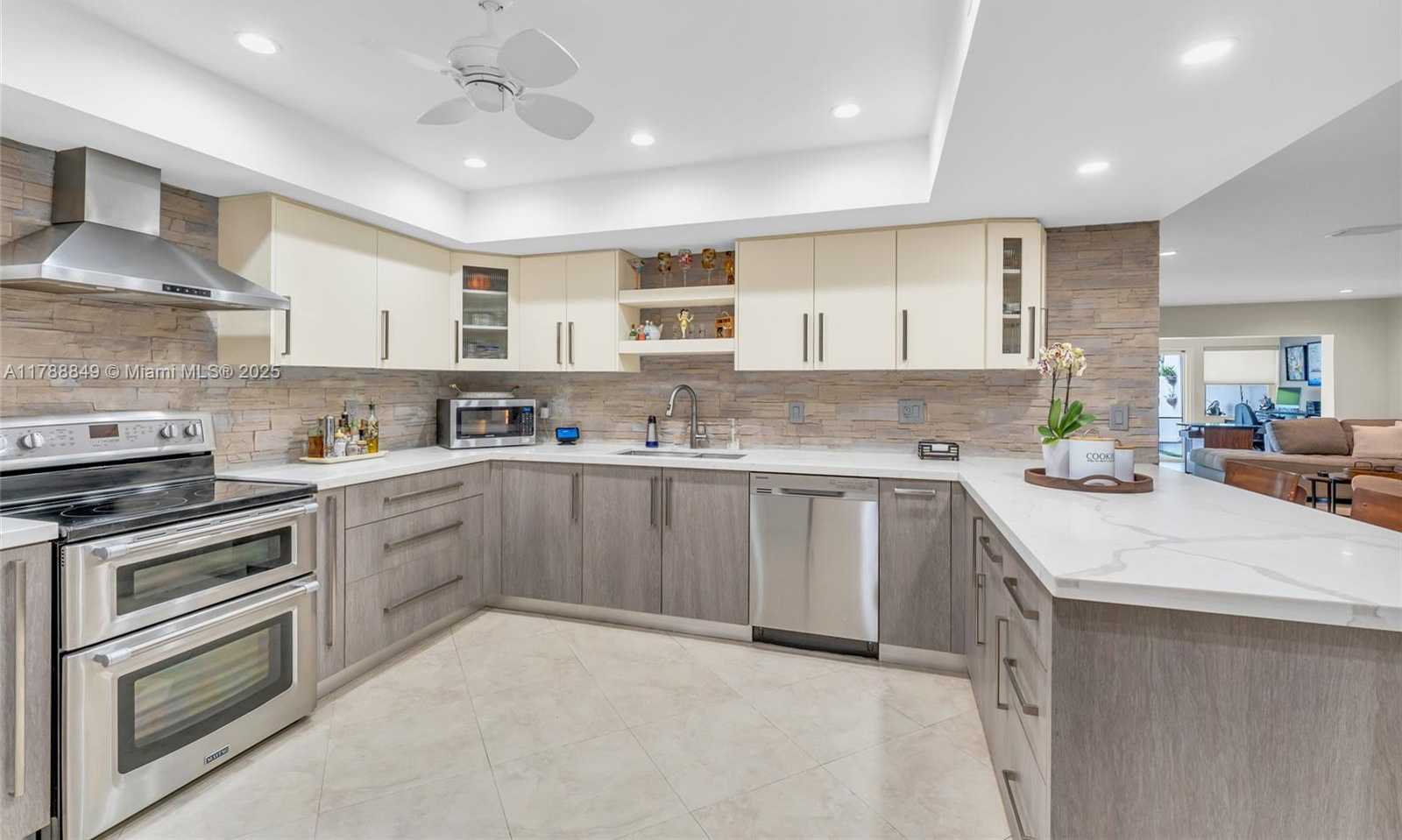 Small Image of 8735 SOUTH WEST 113TH CT, Miami Number 16