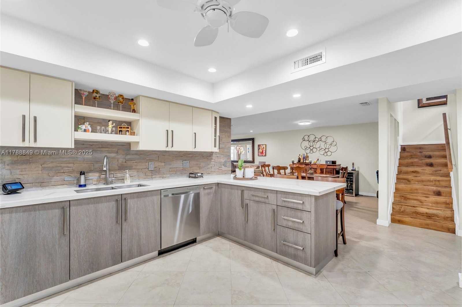 Small Image of 8735 SOUTH WEST 113TH CT, Miami Number 17