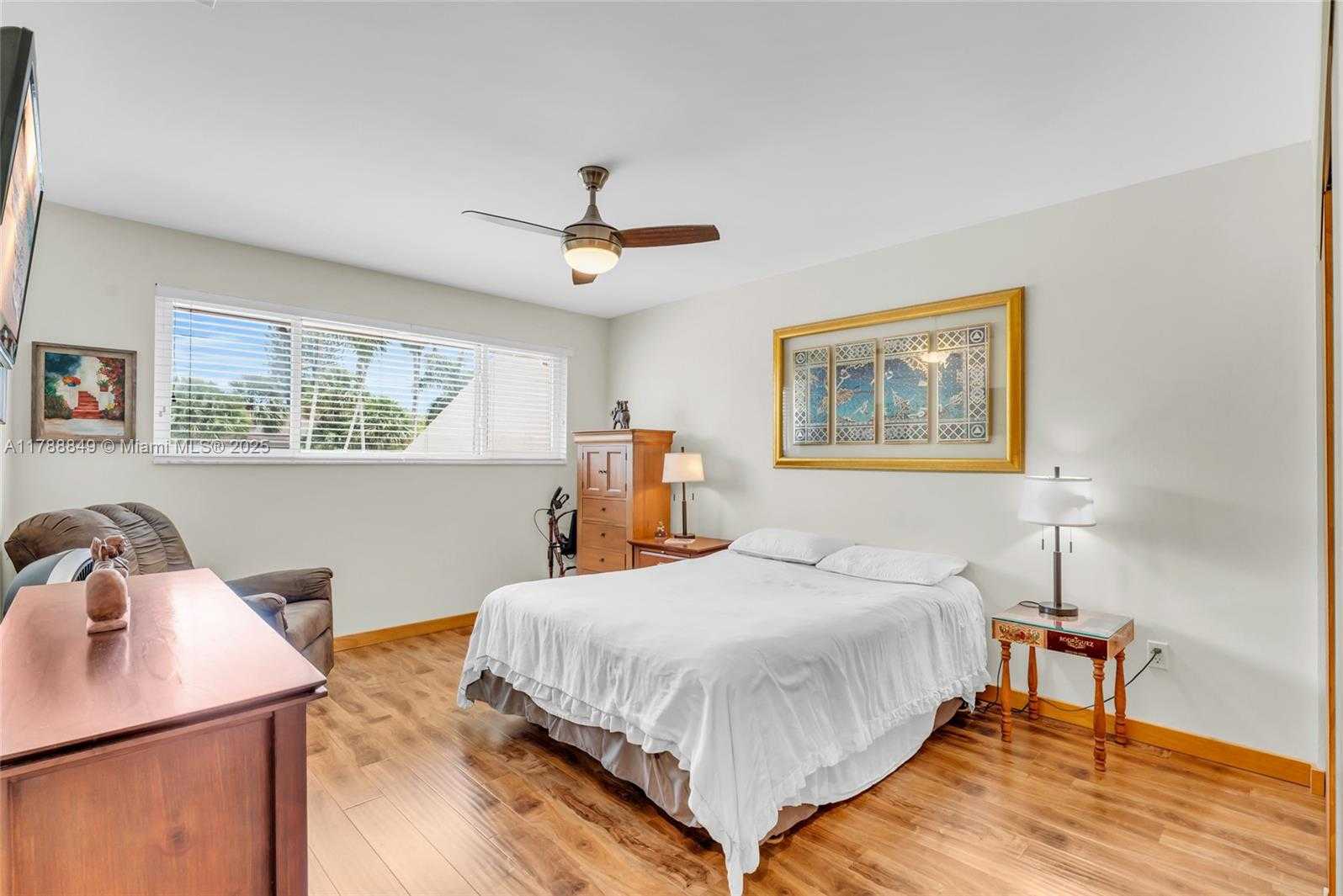 Small Image of 8735 SOUTH WEST 113TH CT, Miami Number 24