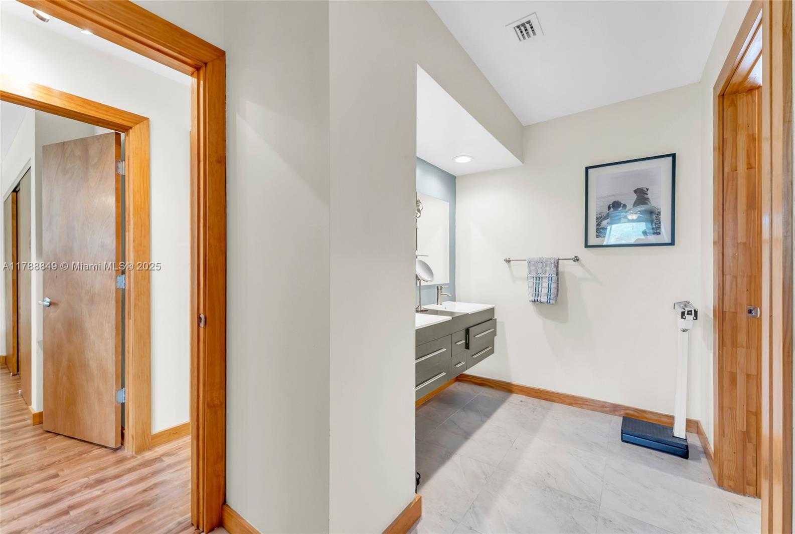 Small Image of 8735 SOUTH WEST 113TH CT, Miami Number 26
