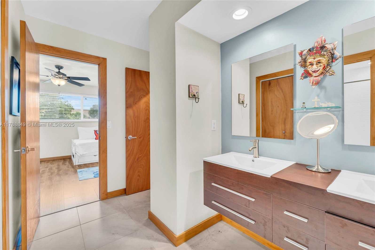 Small Image of 8735 SOUTH WEST 113TH CT, Miami Number 28