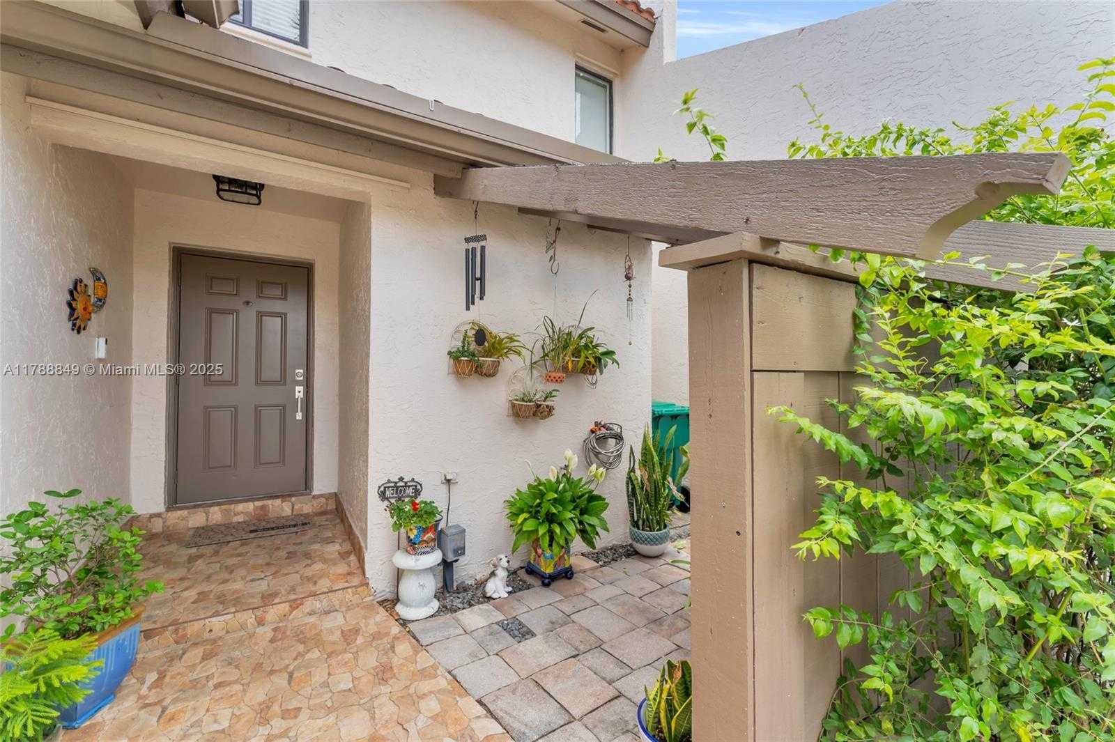Small Image of 8735 SOUTH WEST 113TH CT, Miami Number 3