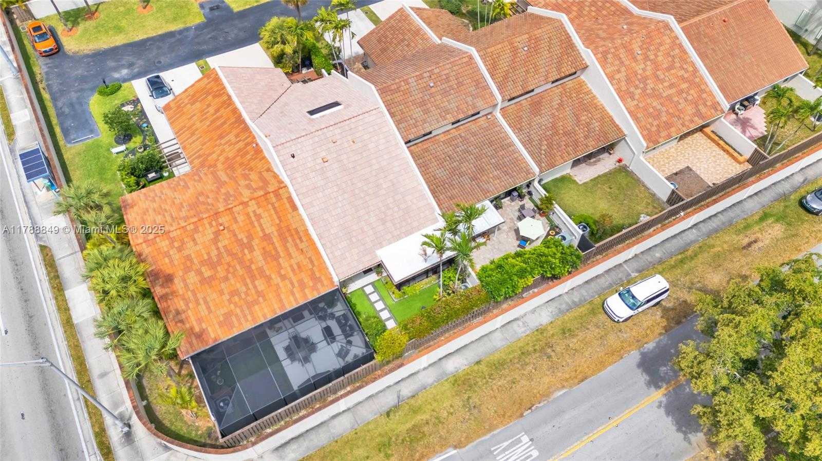 Small Image of 8735 SOUTH WEST 113TH CT, Miami Number 32