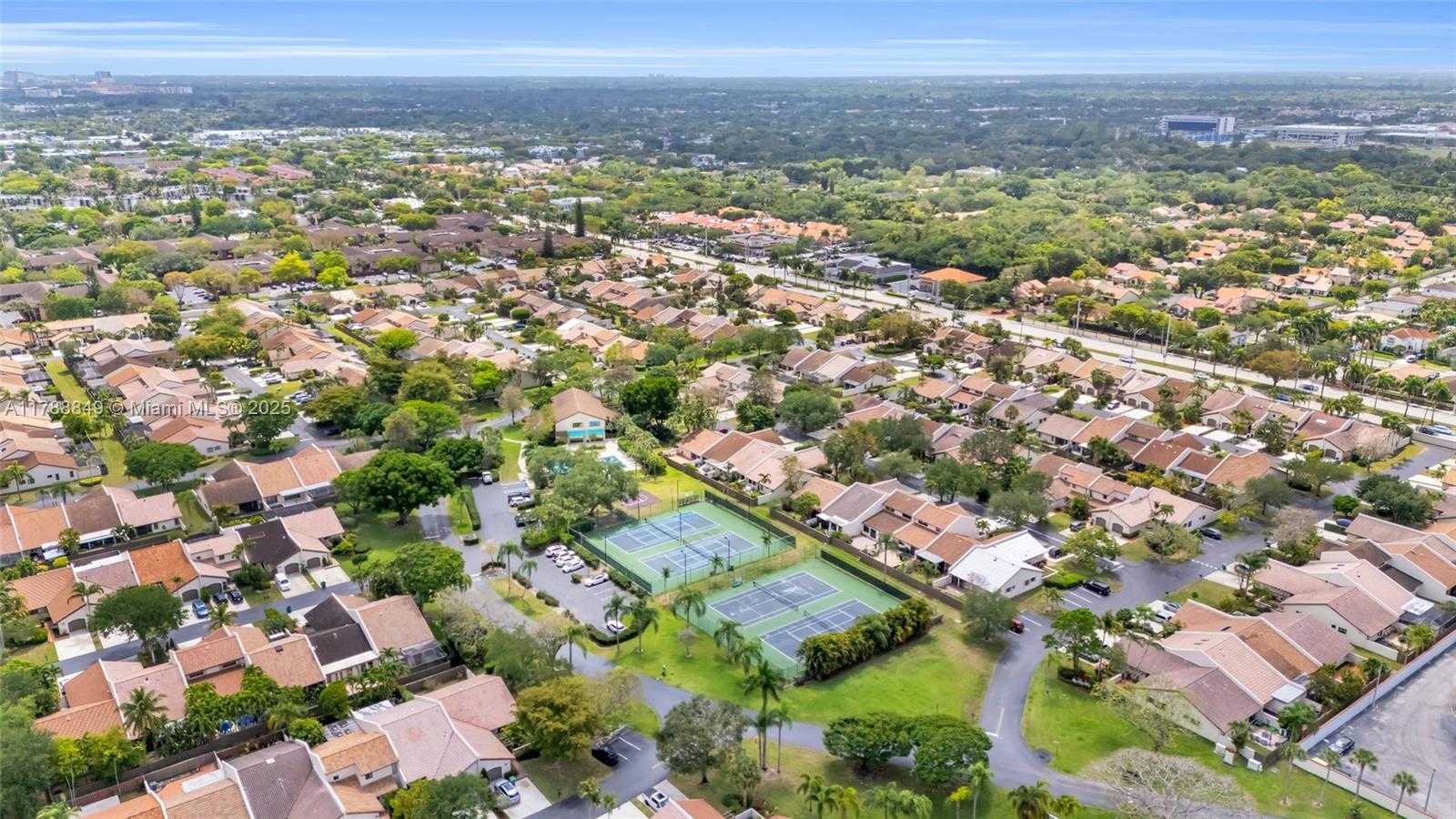 Small Image of 8735 SOUTH WEST 113TH CT, Miami Number 36