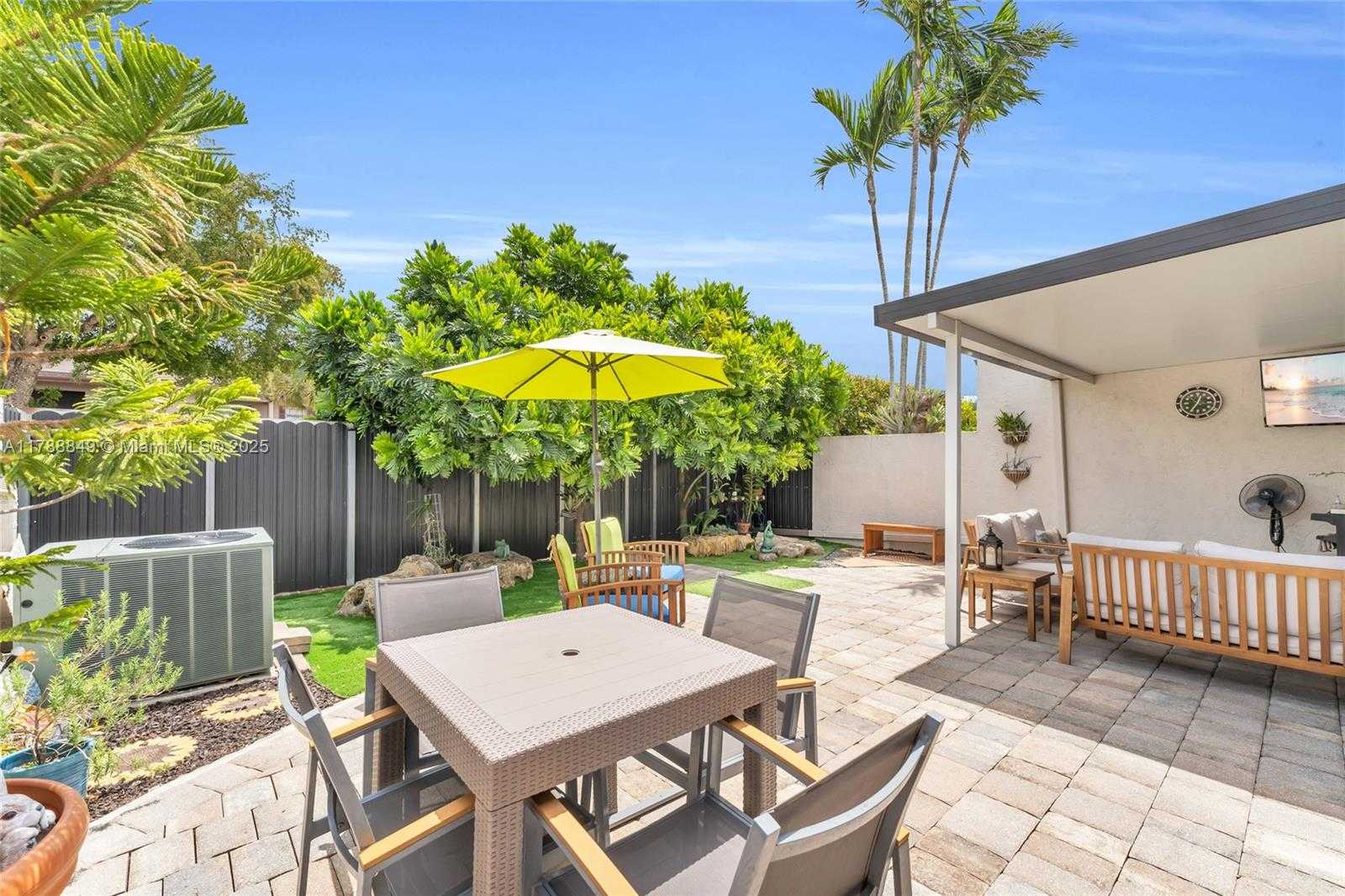 Small Image of 8735 SOUTH WEST 113TH CT, Miami Number 7