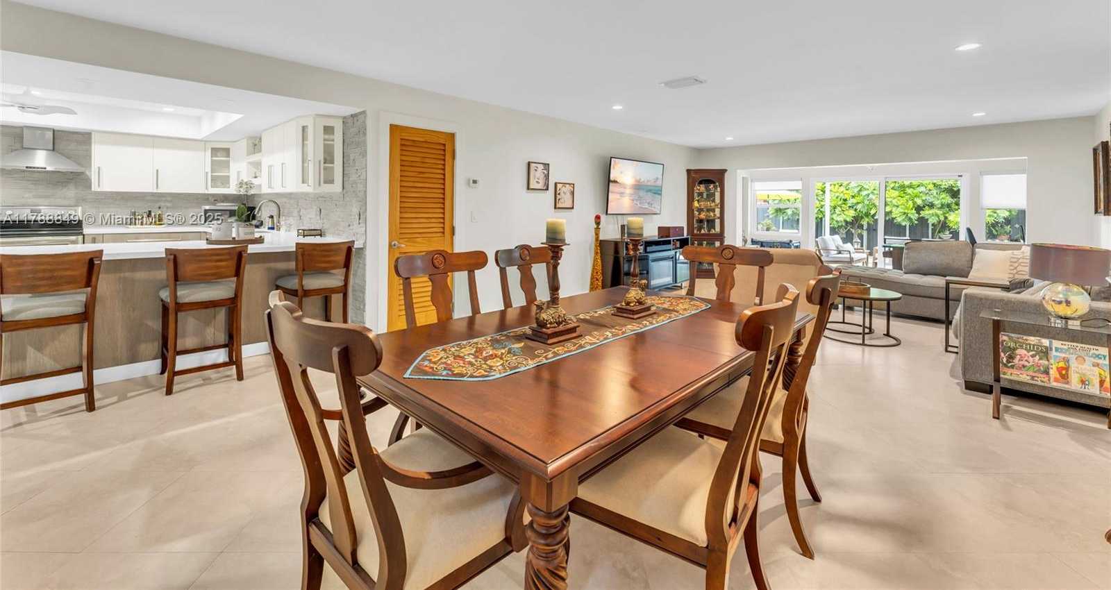 Small Image of 8735 SOUTH WEST 113TH CT, Miami Number 9
