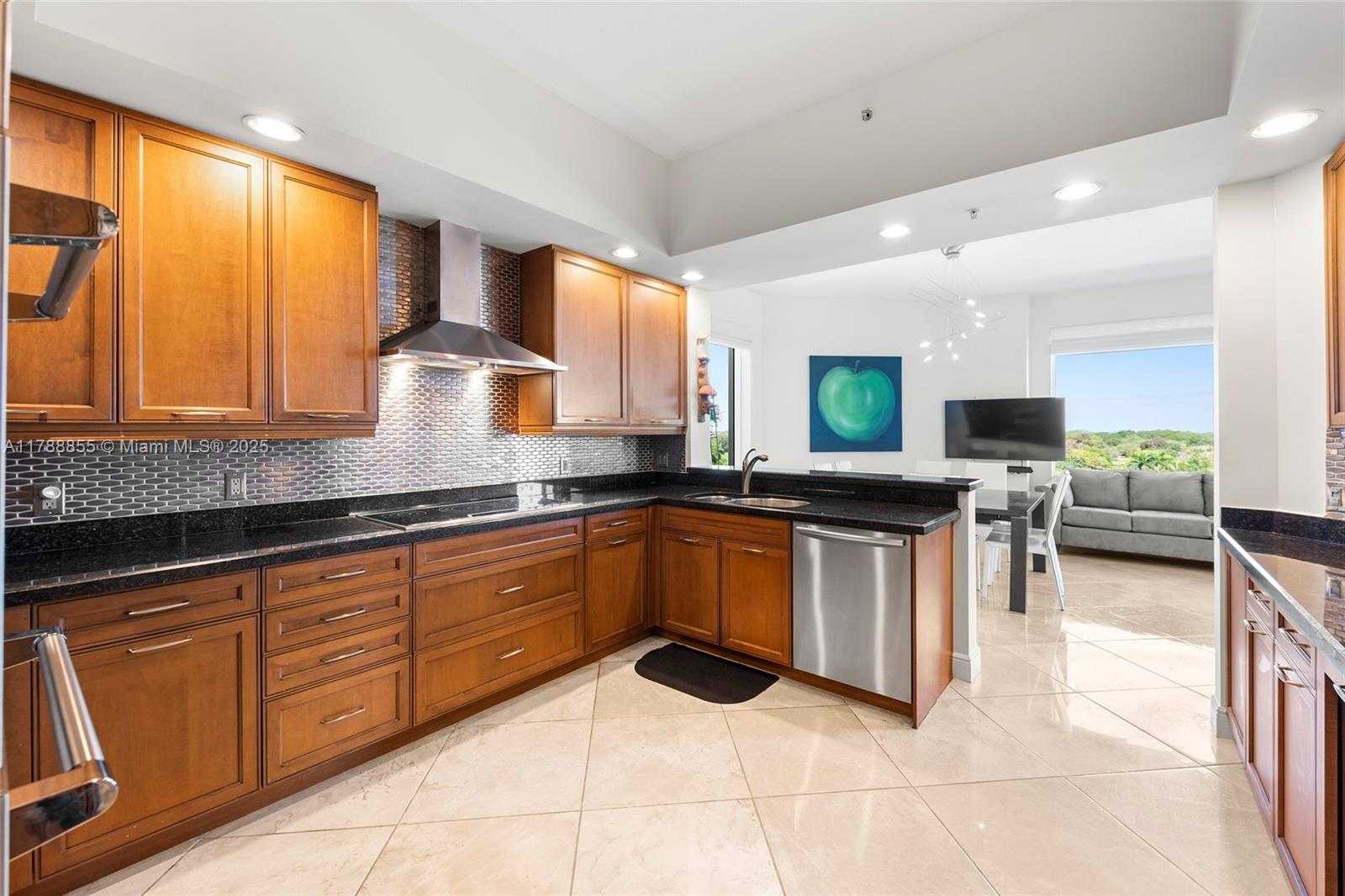 Small Image of 13621 DEERING BAY DR #601, Coral Gables Number 7