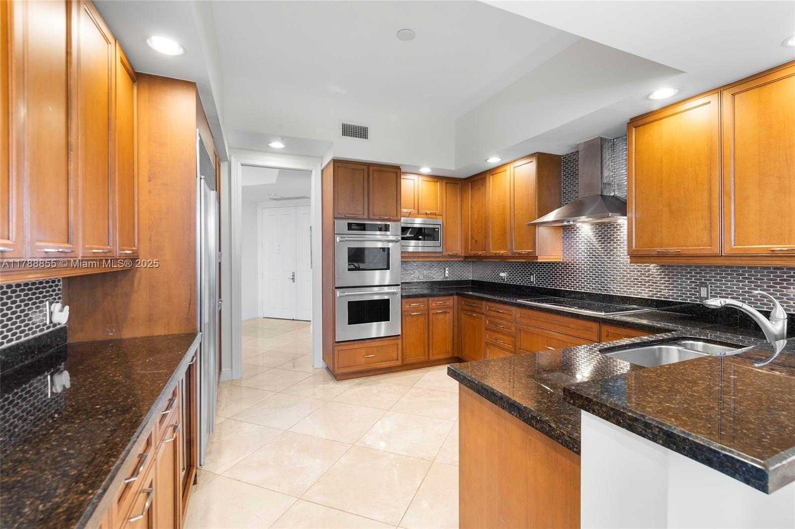 Small Image of 13621 DEERING BAY DR #601, Coral Gables Number 8
