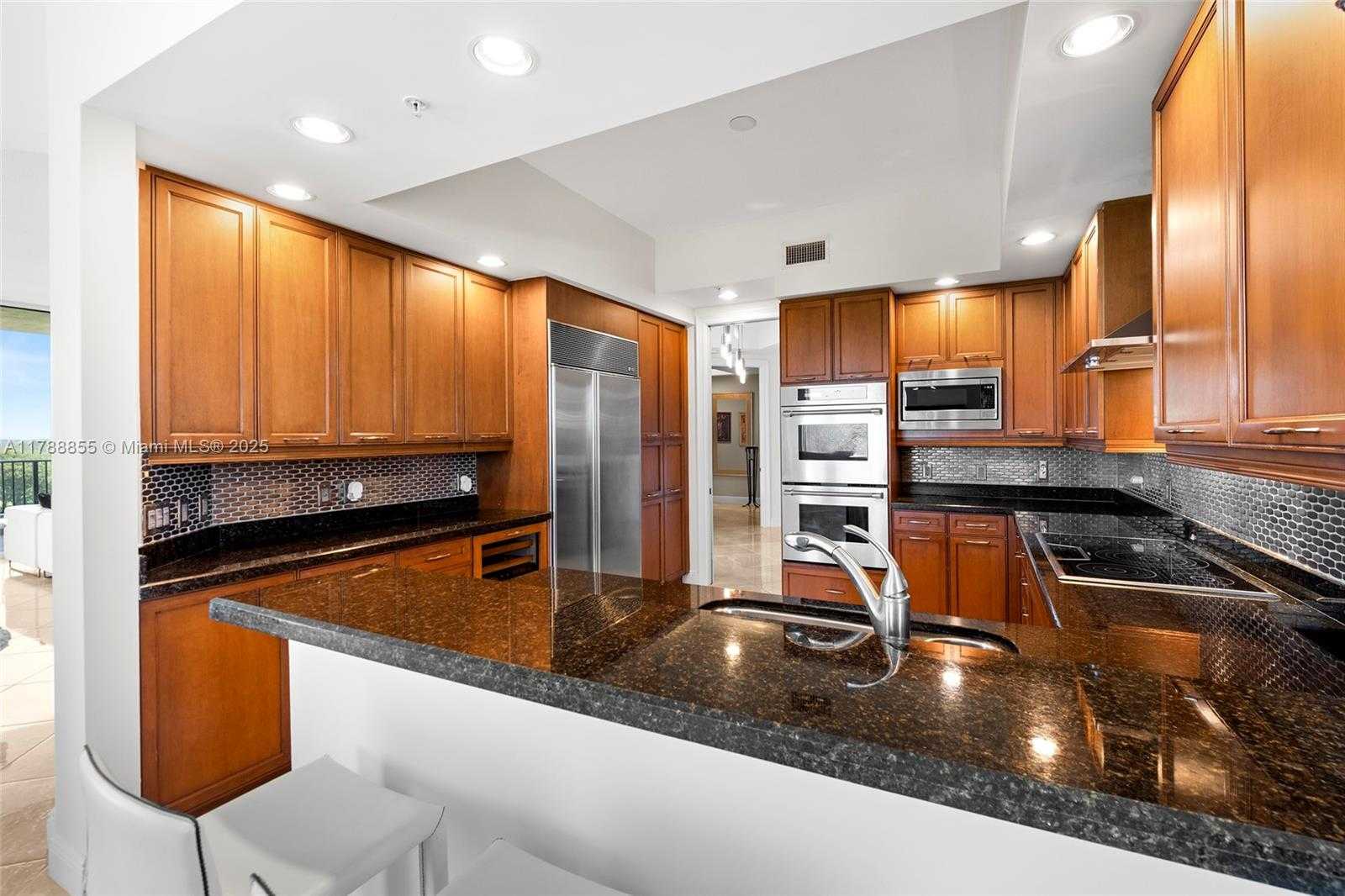 Small Image of 13621 DEERING BAY DR #601, Coral Gables Number 9