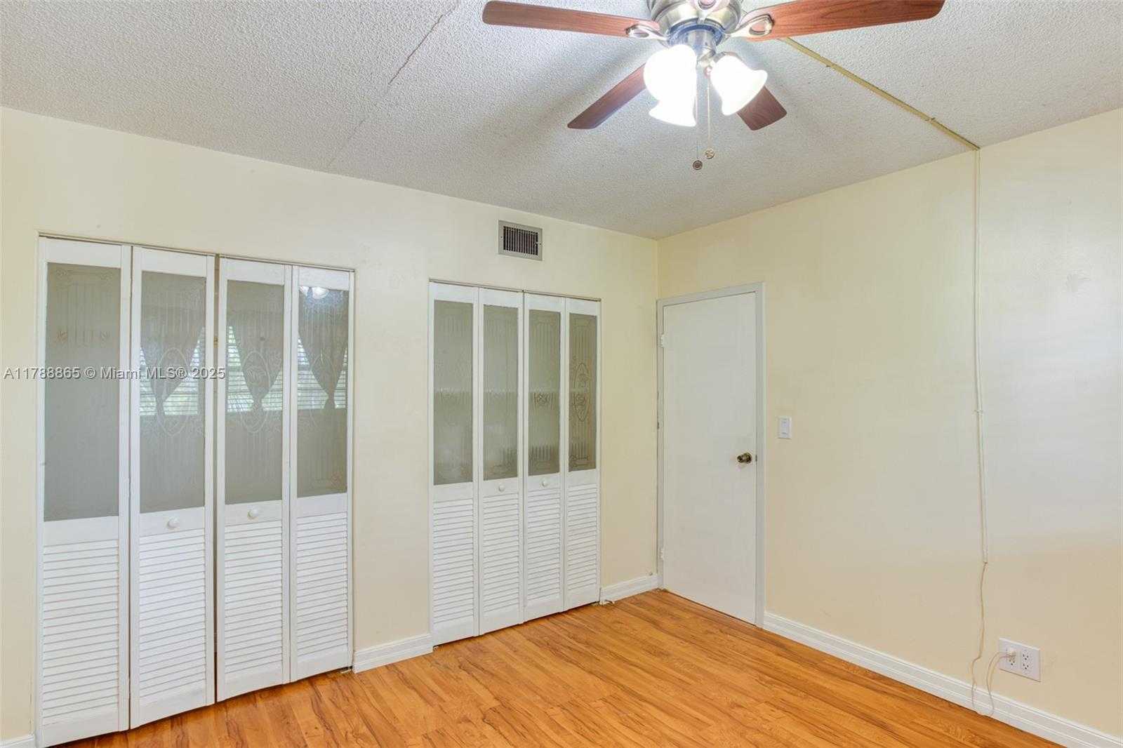 Small Image of 1005 COUNTRY CLUB DR #408, Margate Number 10