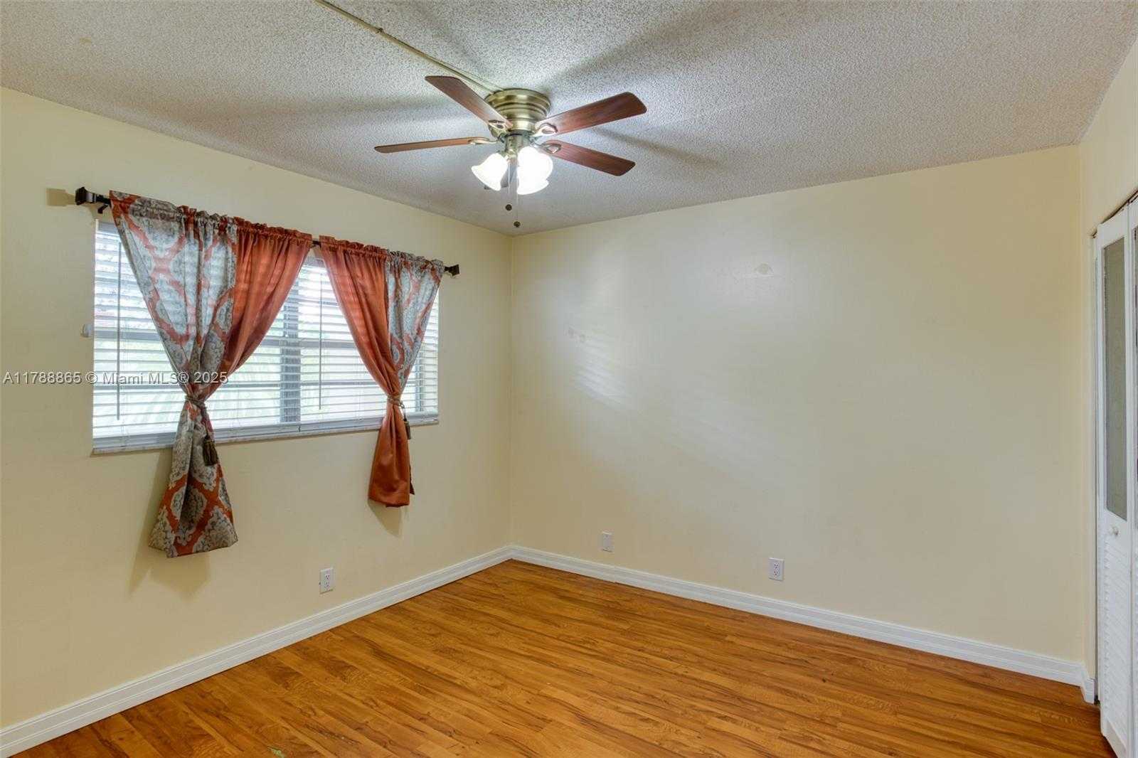 Small Image of 1005 COUNTRY CLUB DR #408, Margate Number 11