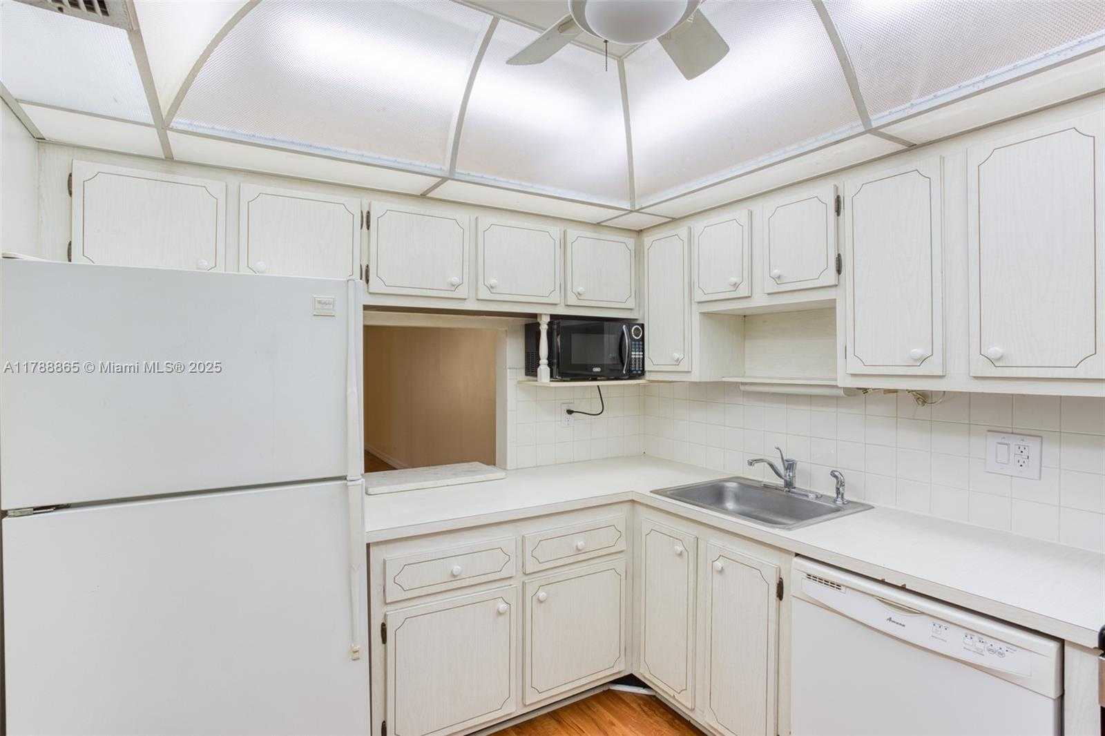 Small Image of 1005 COUNTRY CLUB DR #408, Margate Number 17