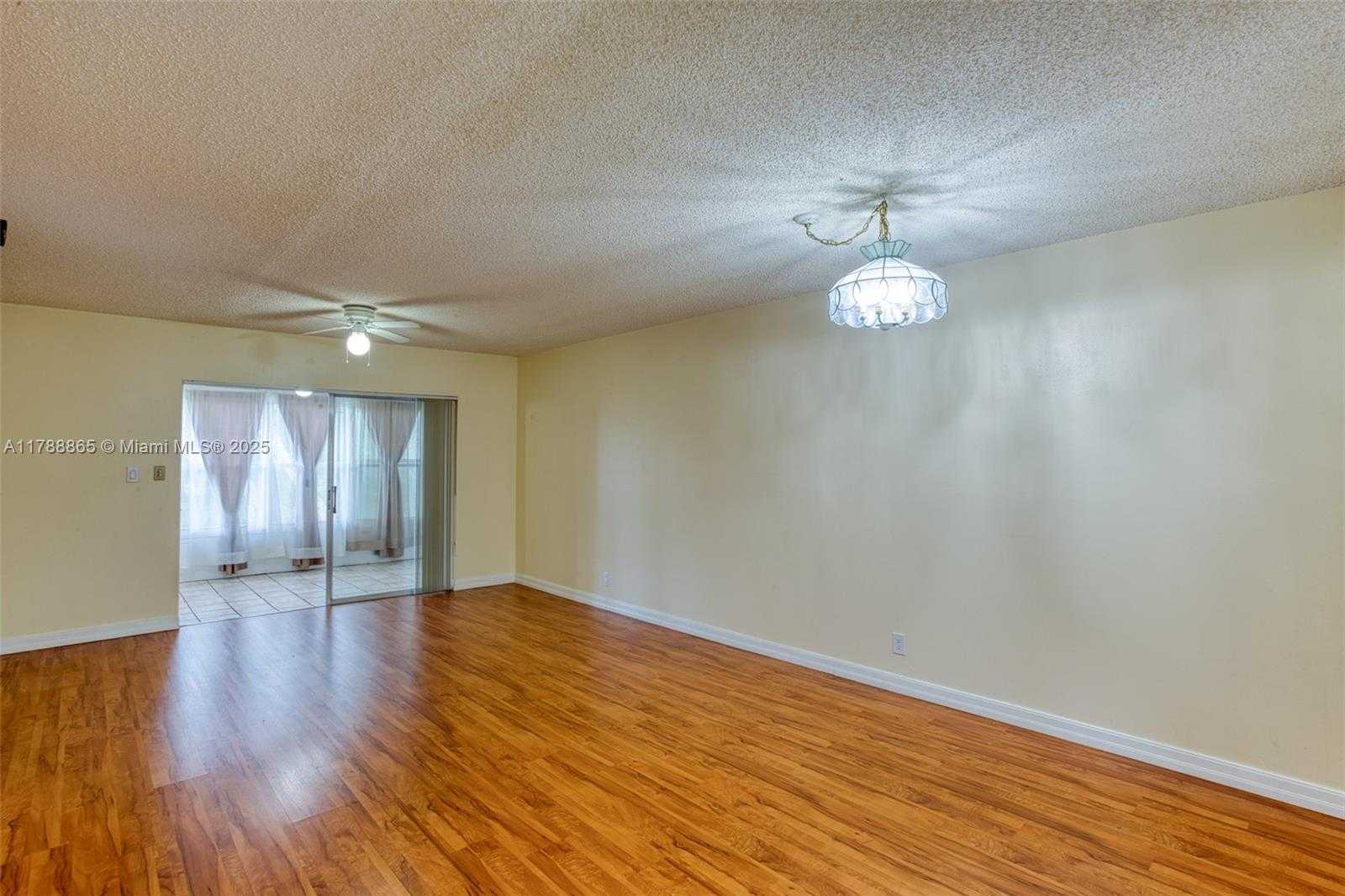 Small Image of 1005 COUNTRY CLUB DR #408, Margate Number 2