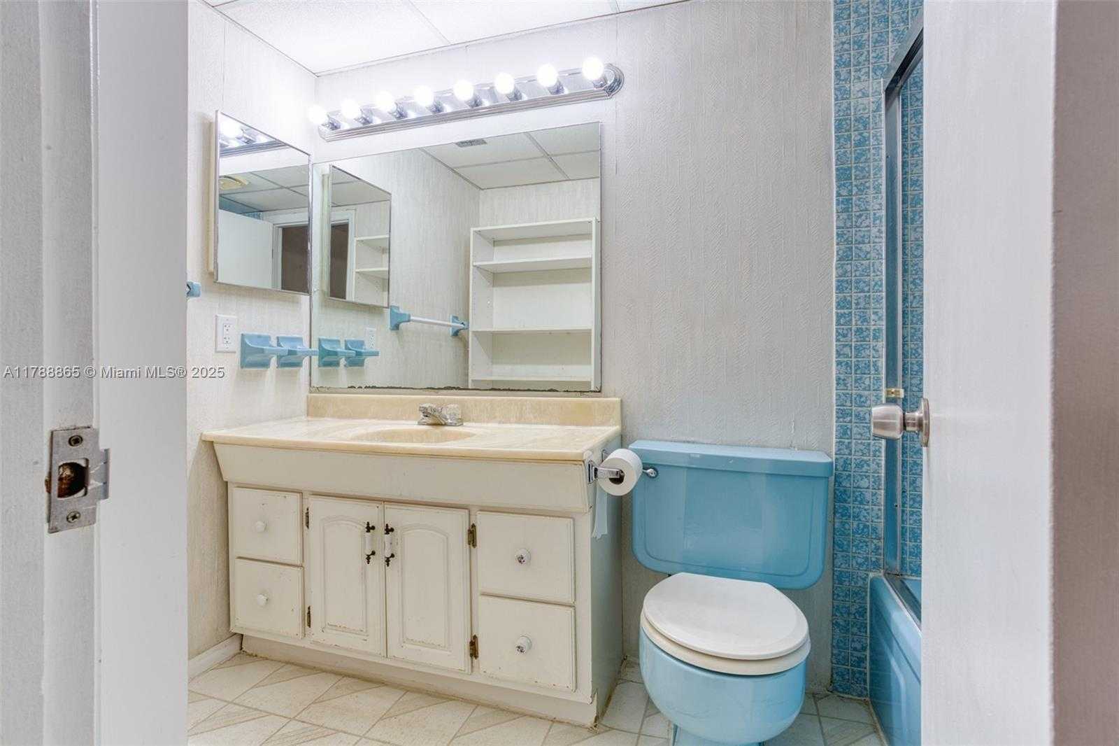 Small Image of 1005 COUNTRY CLUB DR #408, Margate Number 21
