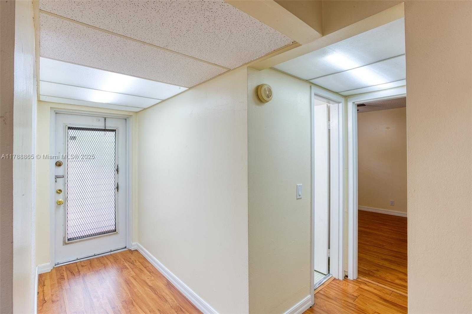 Small Image of 1005 COUNTRY CLUB DR #408, Margate Number 23