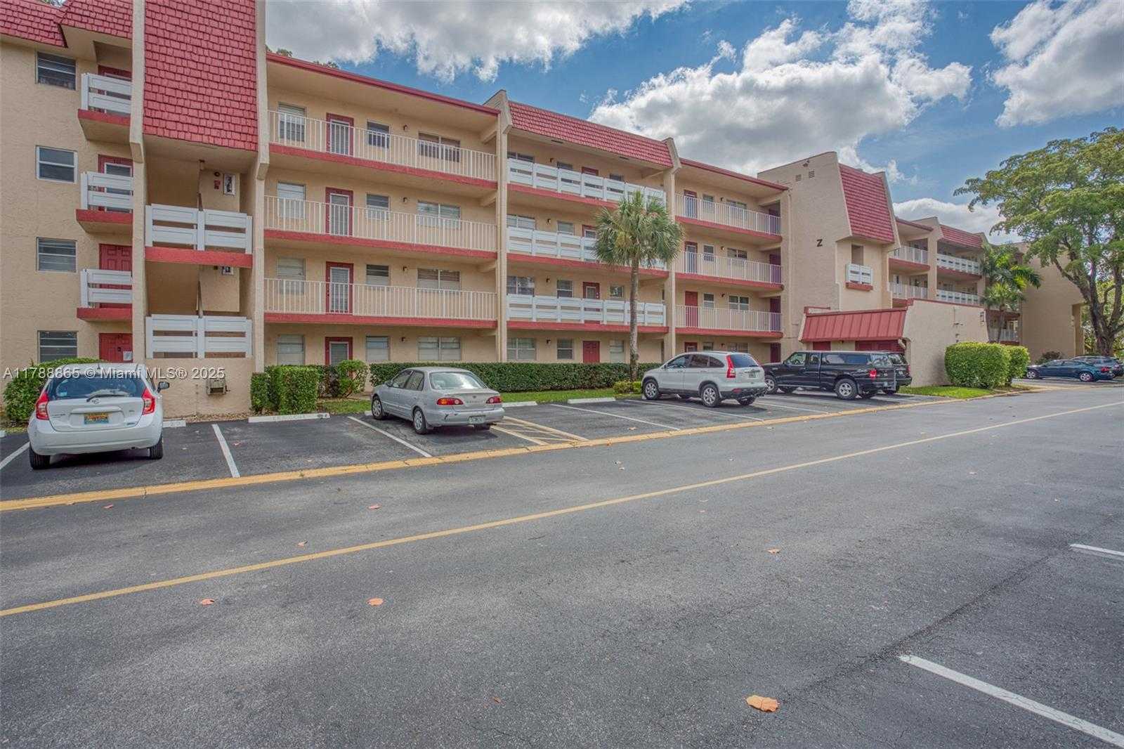 Small Image of 1005 COUNTRY CLUB DR #408, Margate Number 28