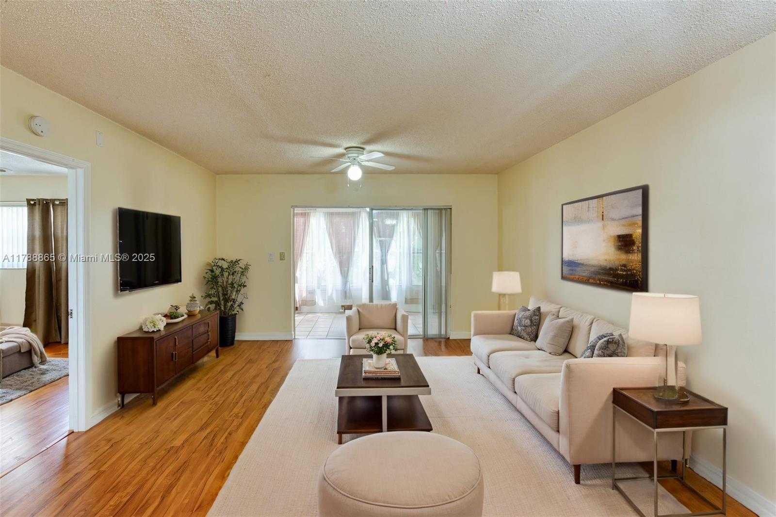 Small Image of 1005 COUNTRY CLUB DR #408, Margate Number 3