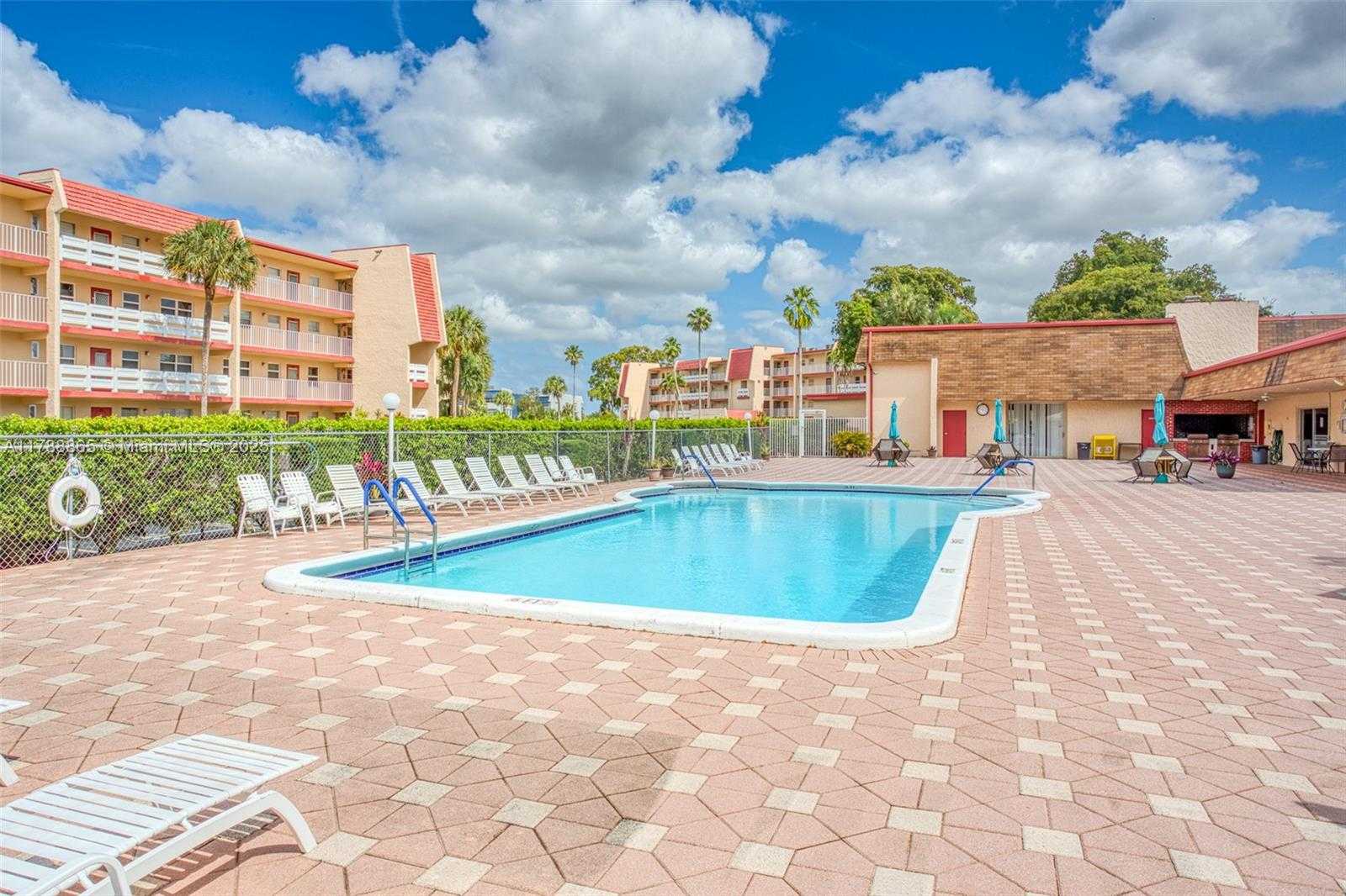 Small Image of 1005 COUNTRY CLUB DR #408, Margate Number 32