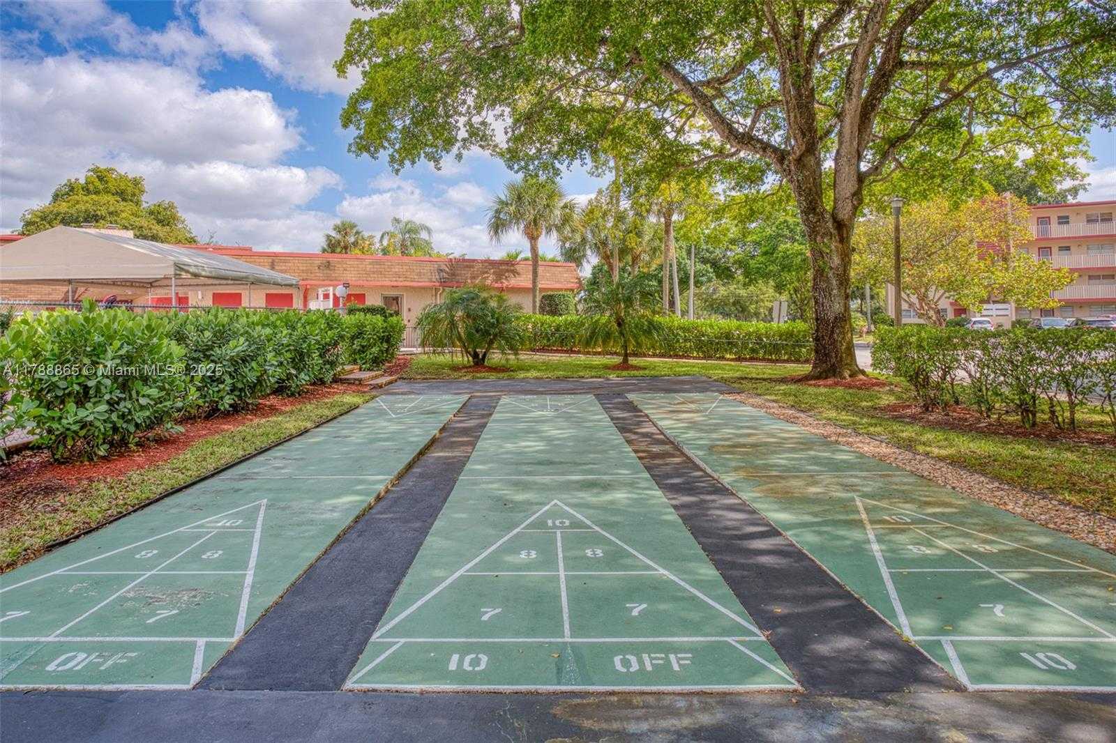 Small Image of 1005 COUNTRY CLUB DR #408, Margate Number 34