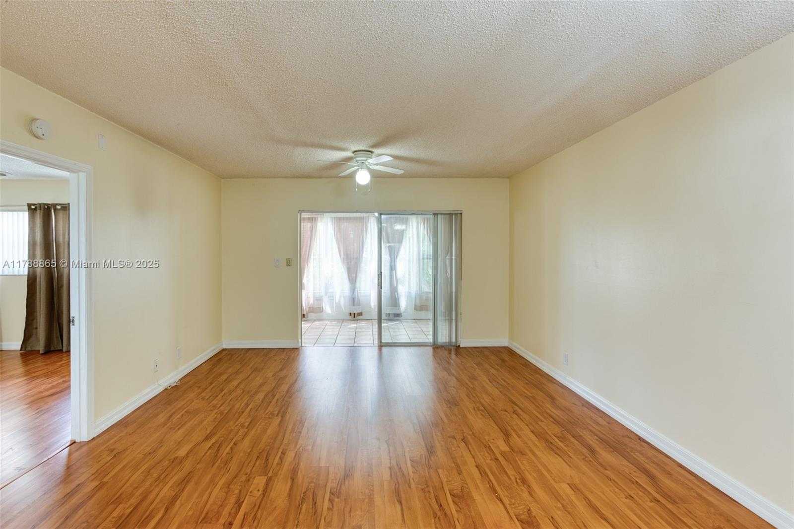 Small Image of 1005 COUNTRY CLUB DR #408, Margate Number 4