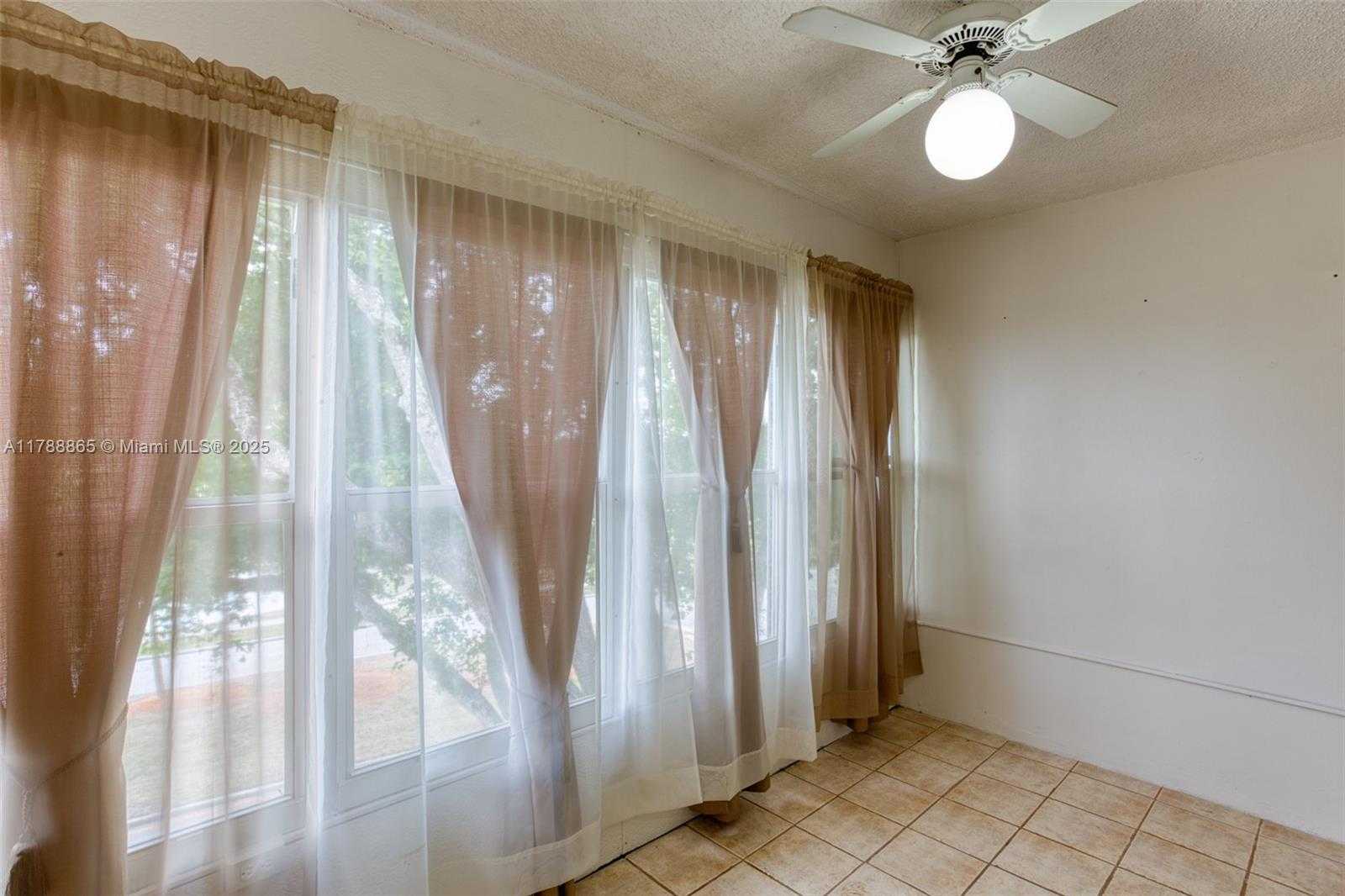 Small Image of 1005 COUNTRY CLUB DR #408, Margate Number 5