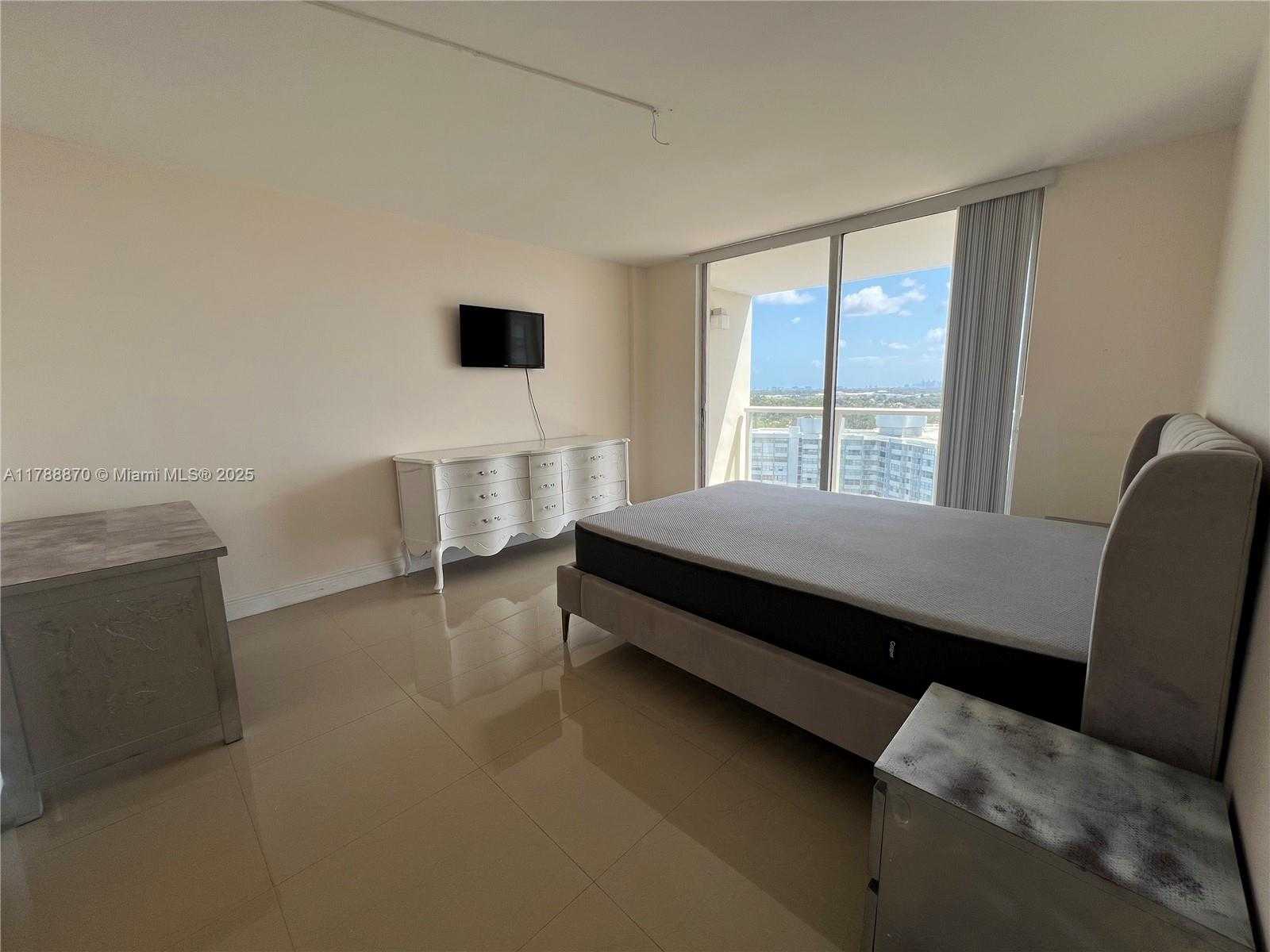 Small Image of 1351 Miami Gardens Dr, Miami Gardens, FL 33169, USA Number 13