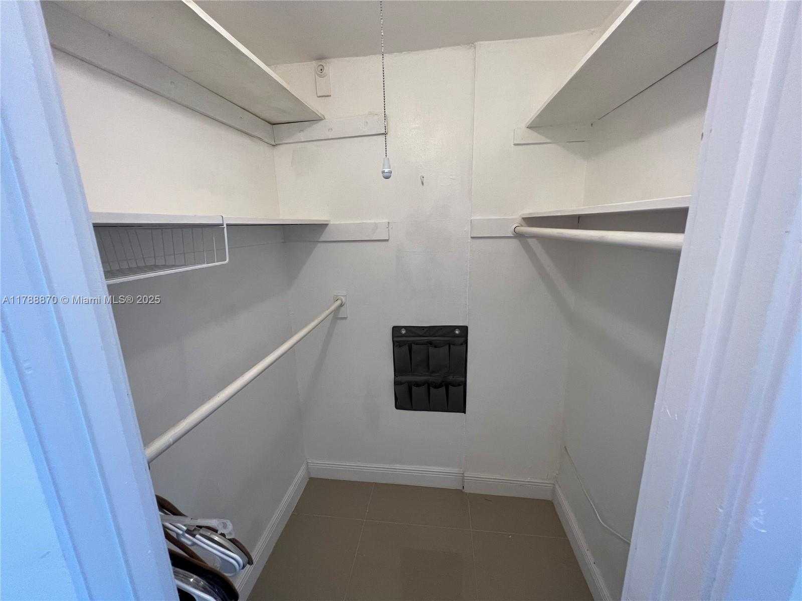 Small Image of 1351 Miami Gardens Dr, Miami Gardens, FL 33169, USA Number 18