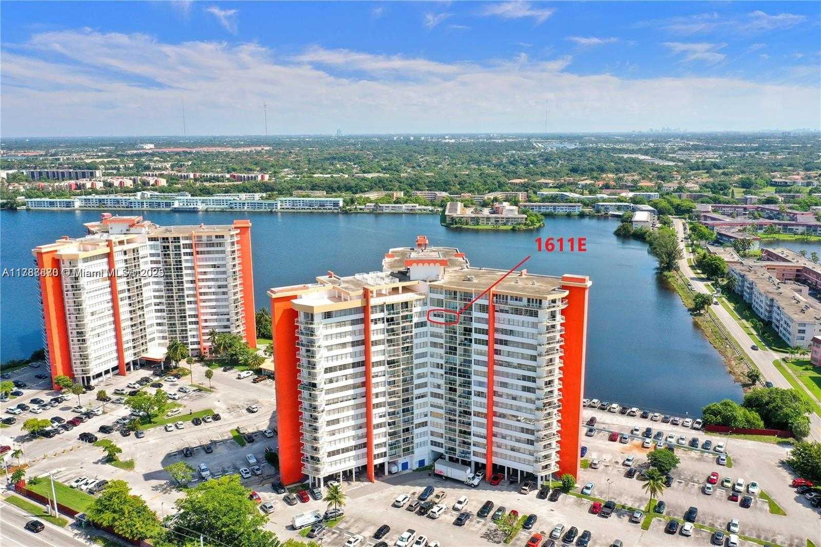 Small Image of 1351 Miami Gardens Dr, Miami Gardens, FL 33169, USA Number 23