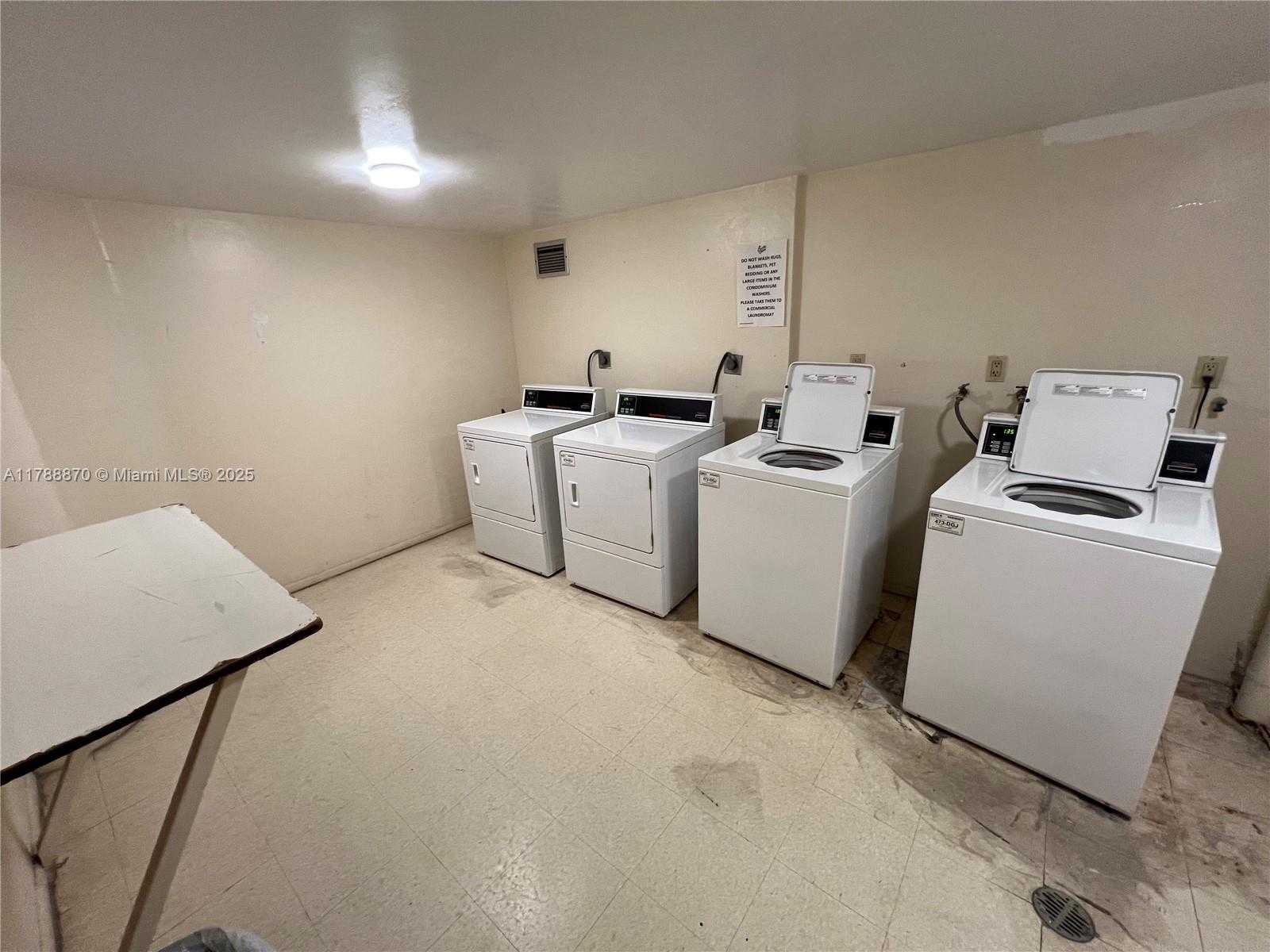 Small Image of 1351 Miami Gardens Dr, Miami Gardens, FL 33169, USA Number 26