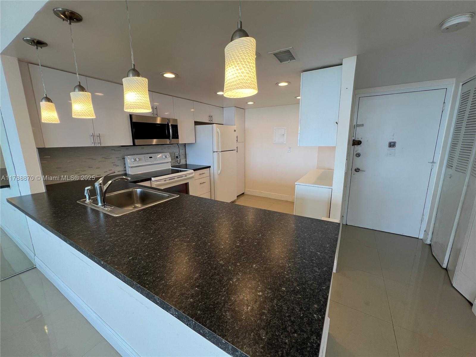 Small Image of 1351 Miami Gardens Dr, Miami Gardens, FL 33169, USA Number 3
