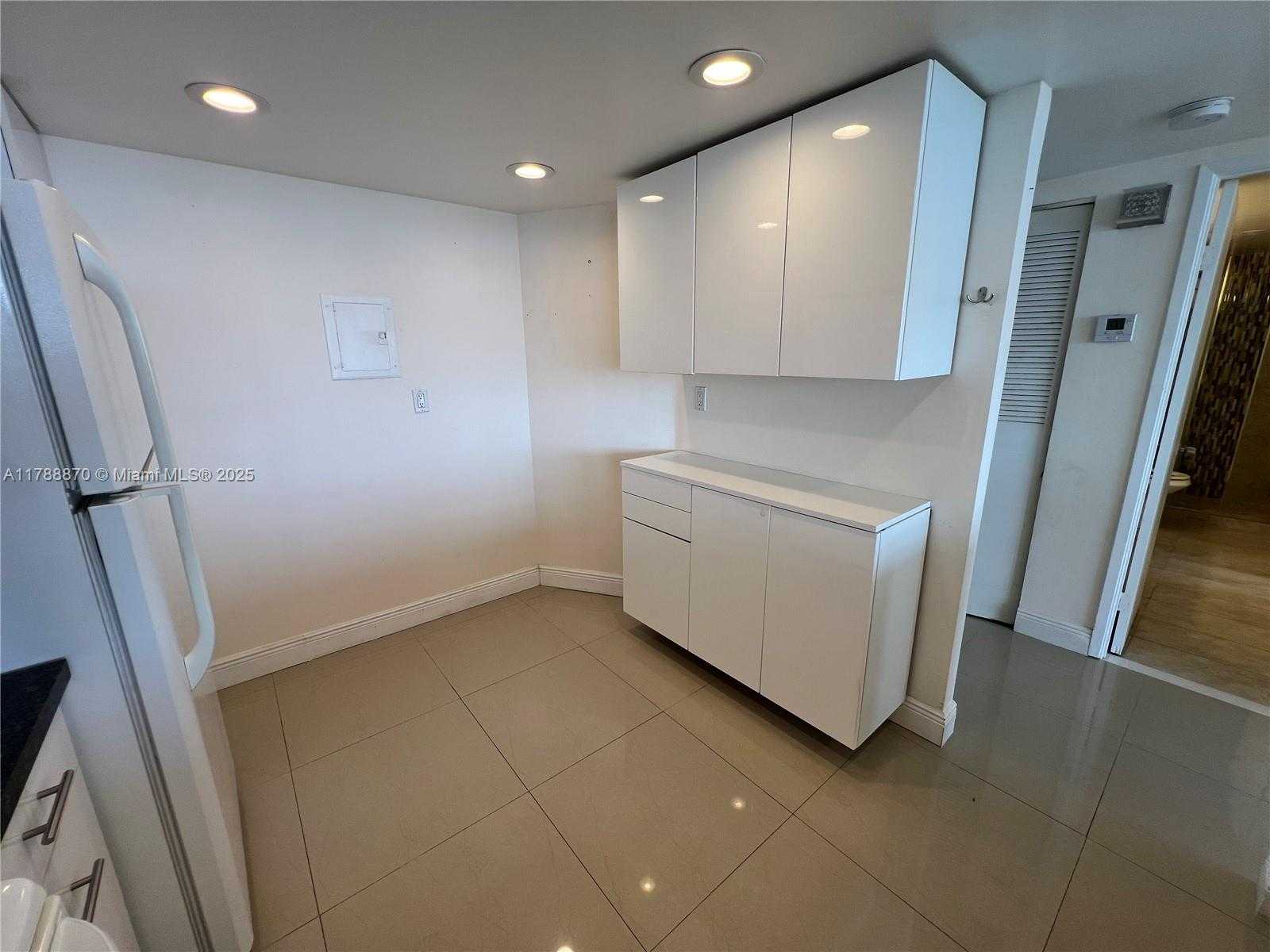 Small Image of 1351 Miami Gardens Dr, Miami Gardens, FL 33169, USA Number 6