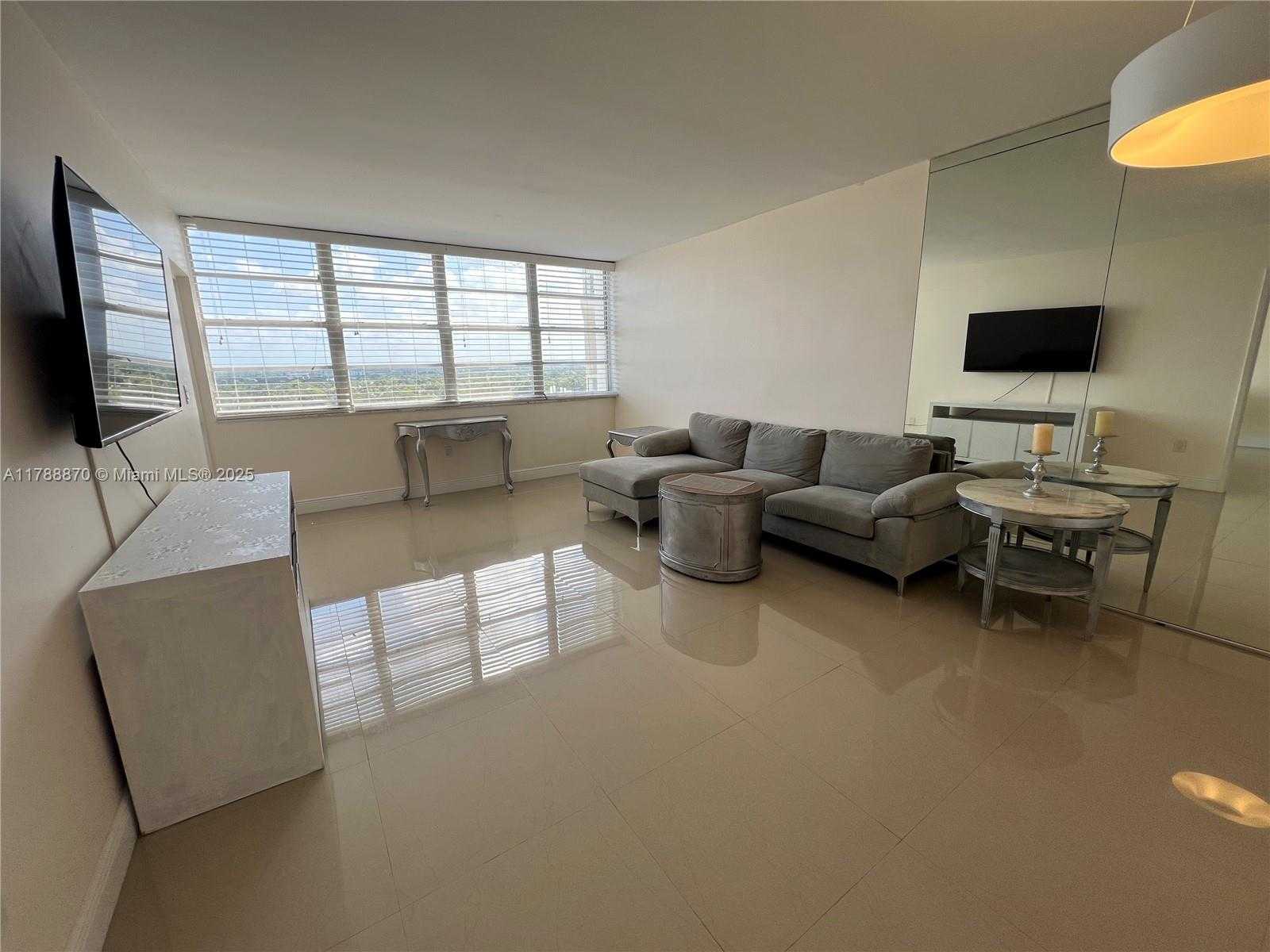 Small Image of 1351 Miami Gardens Dr, Miami Gardens, FL 33169, USA Number 7