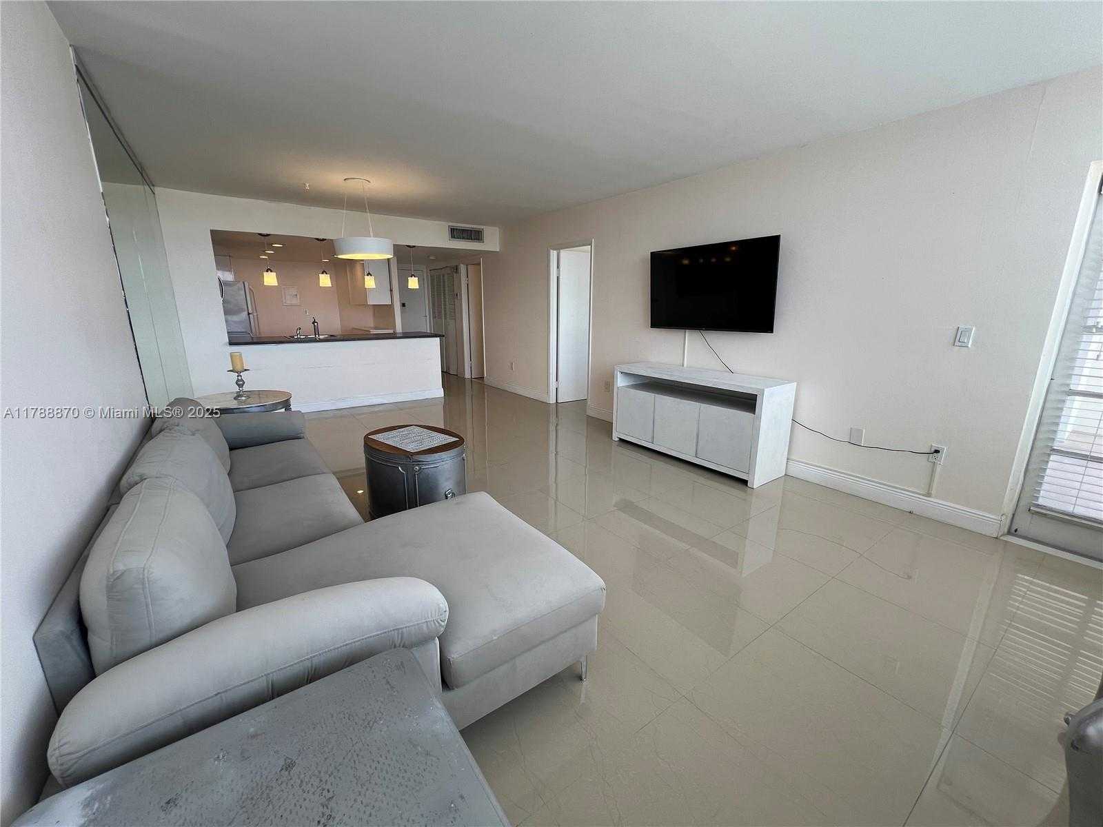 Small Image of 1351 Miami Gardens Dr, Miami Gardens, FL 33169, USA Number 9